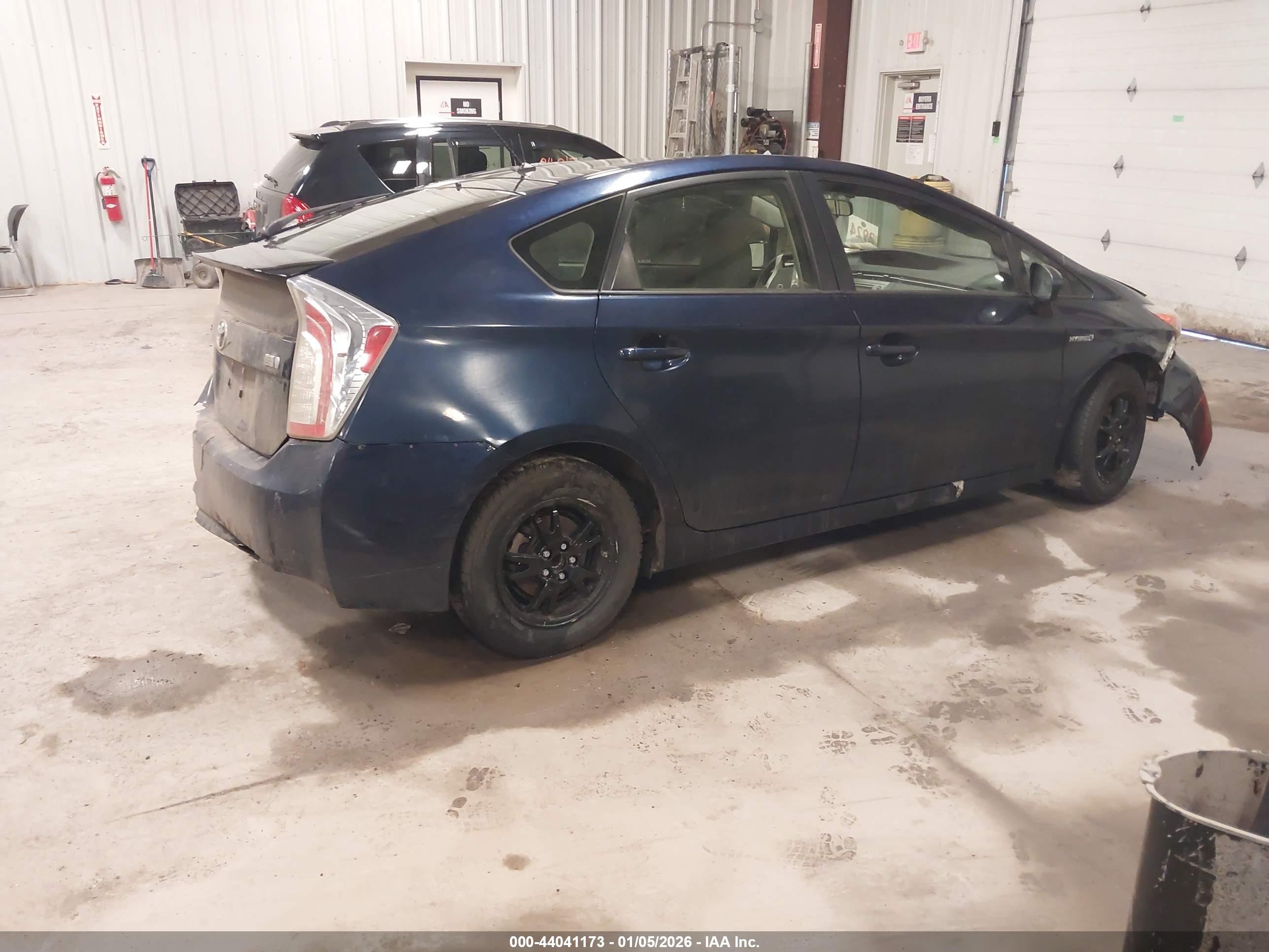 TOYOTA PRIUS image 4