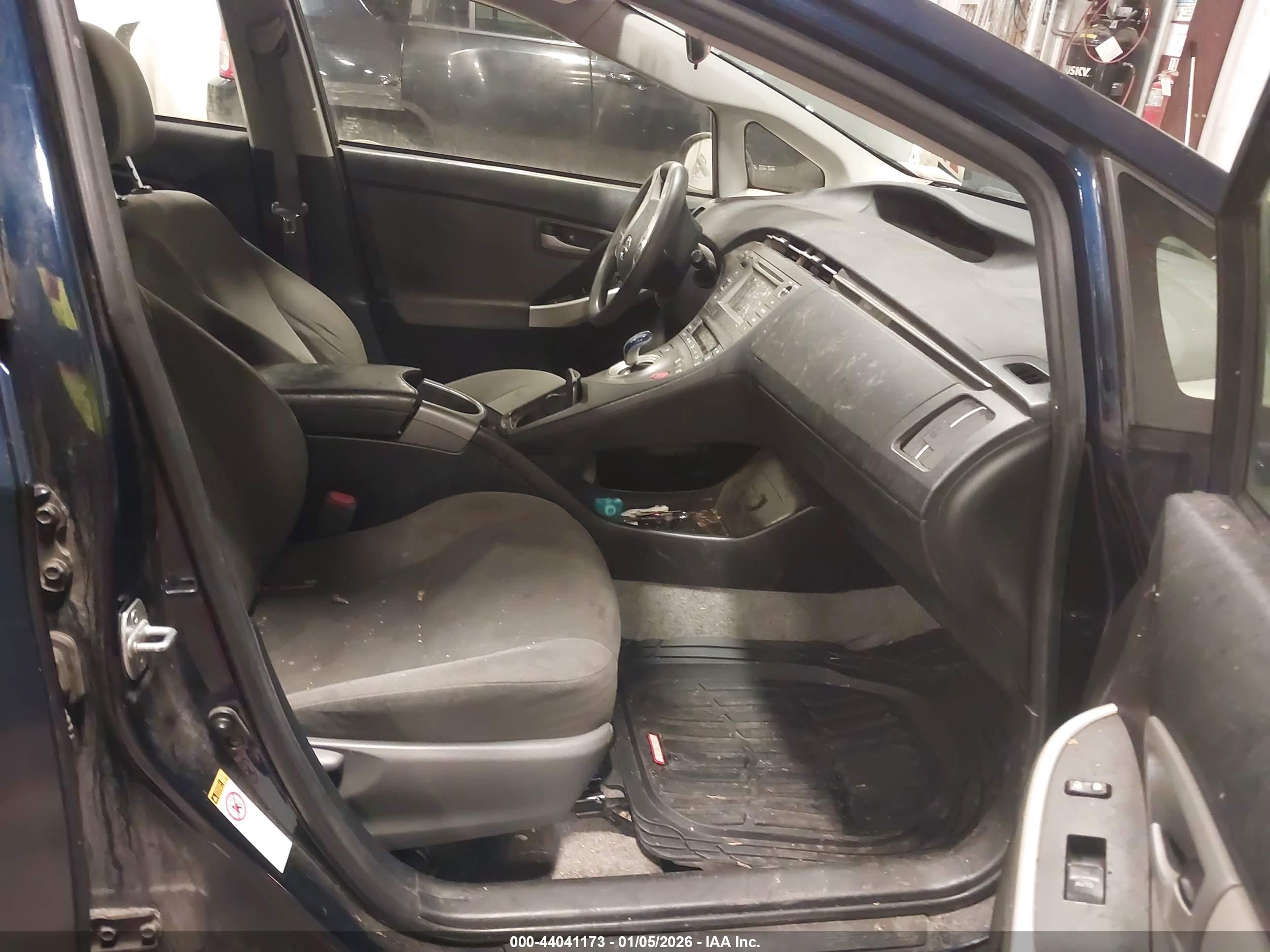 TOYOTA PRIUS image 5
