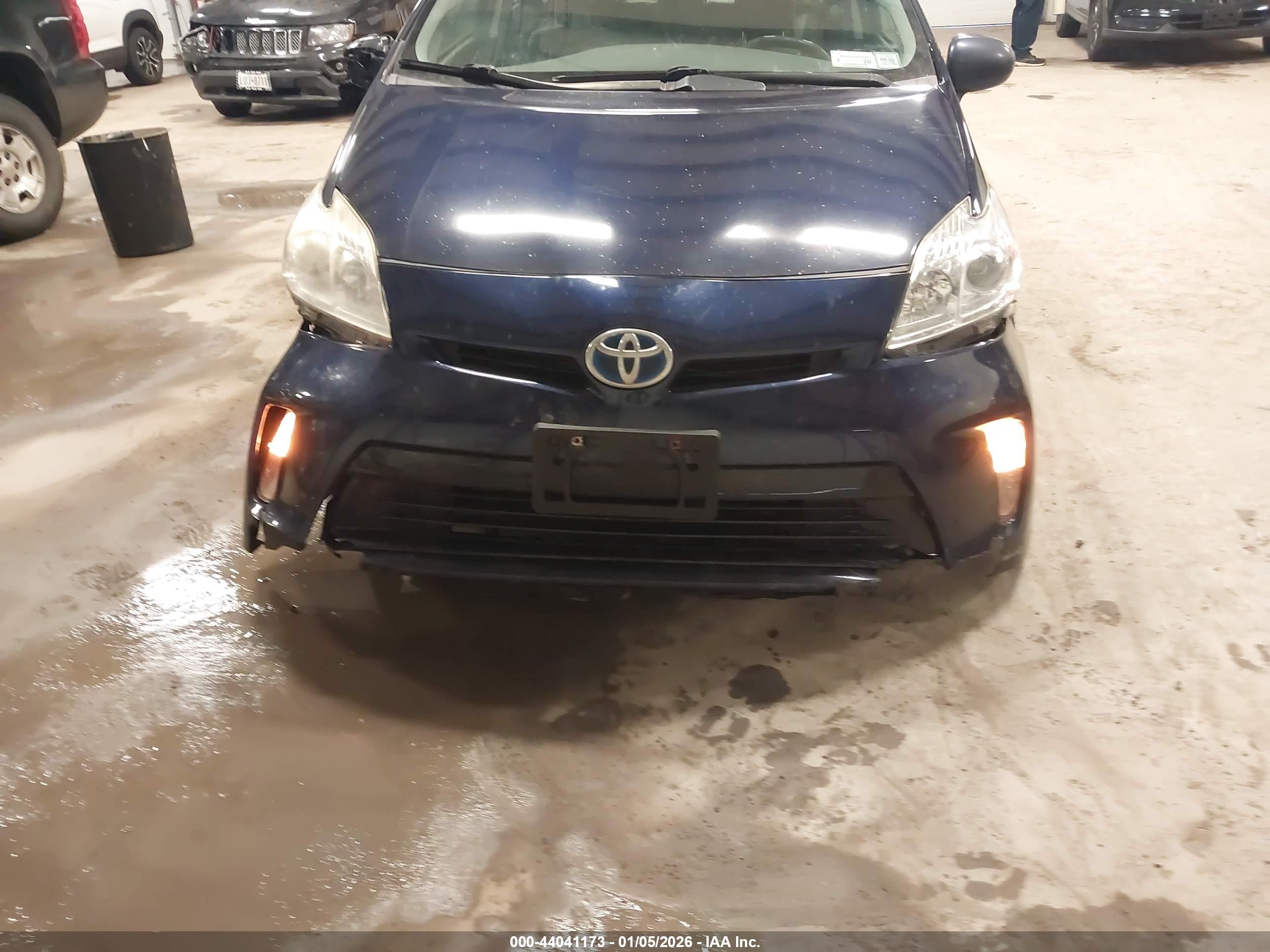 TOYOTA PRIUS image 6
