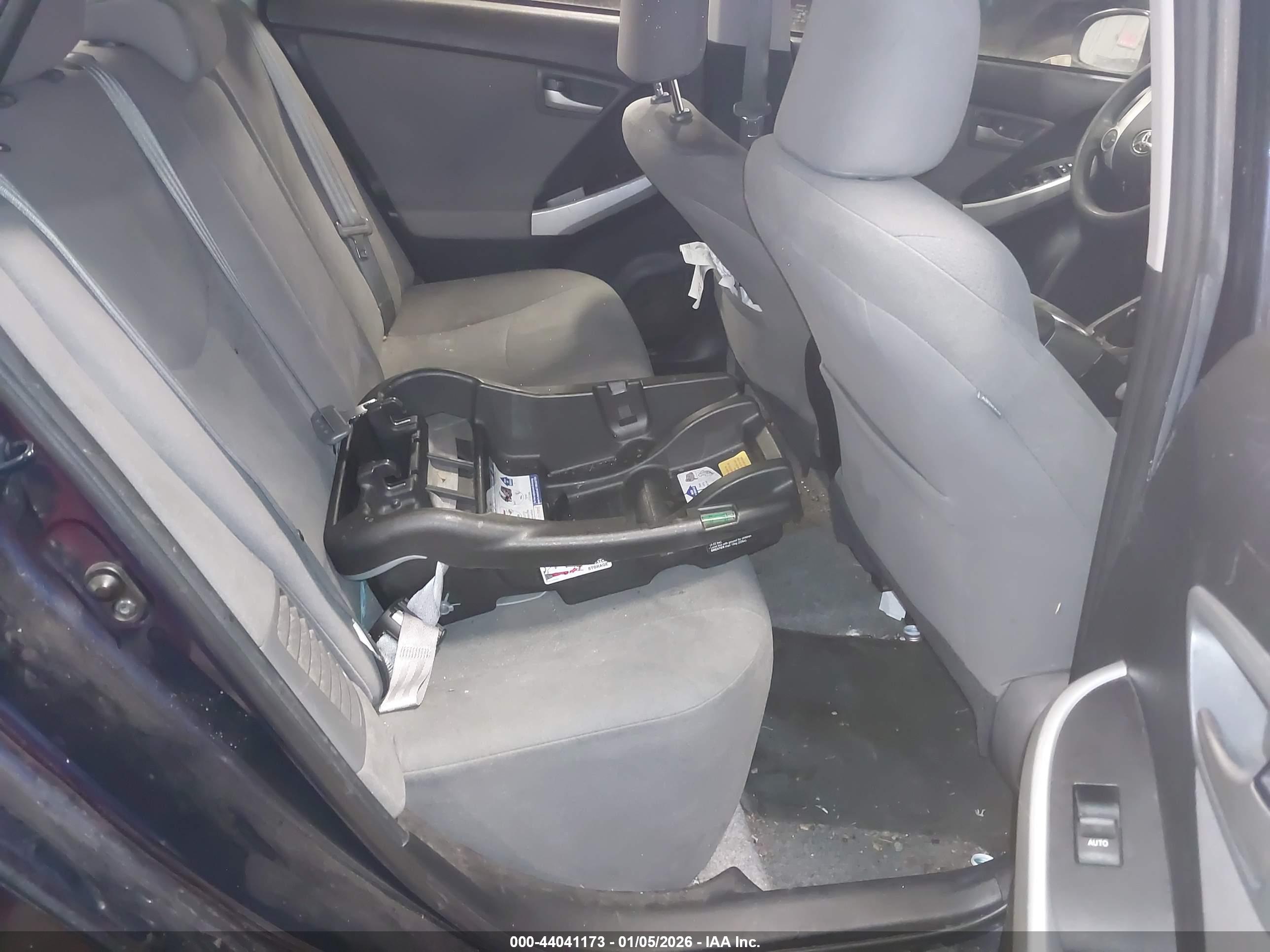 TOYOTA PRIUS image 8