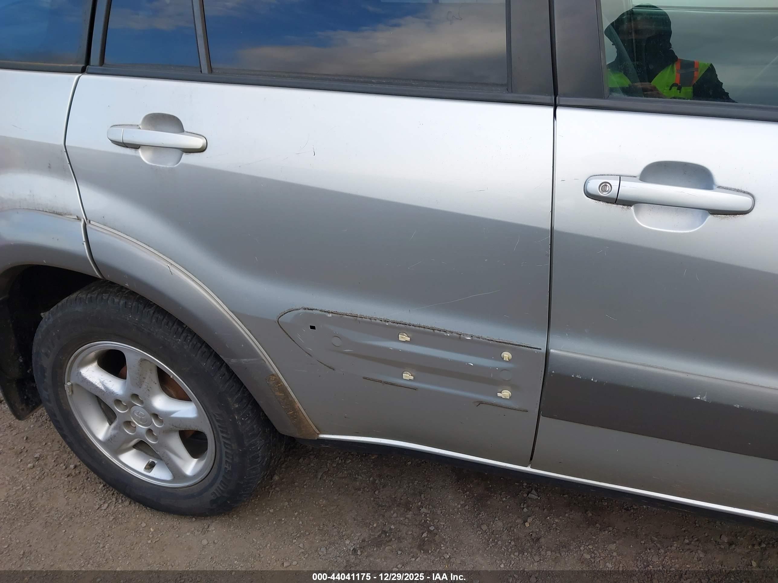 TOYOTA RAV4 image 6