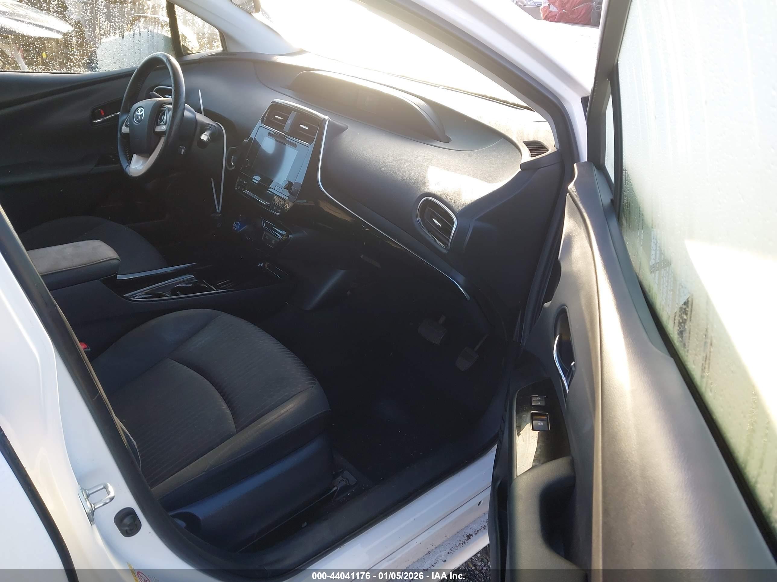 TOYOTA PRIUS image 5