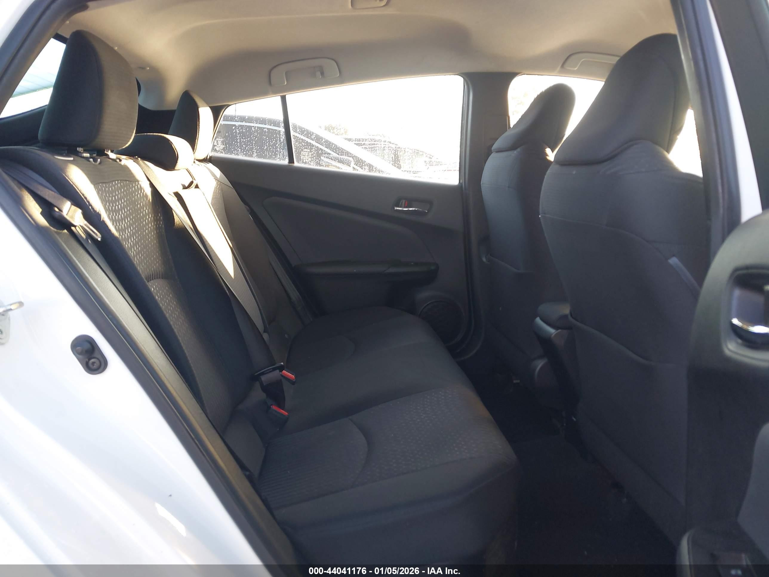 TOYOTA PRIUS image 8