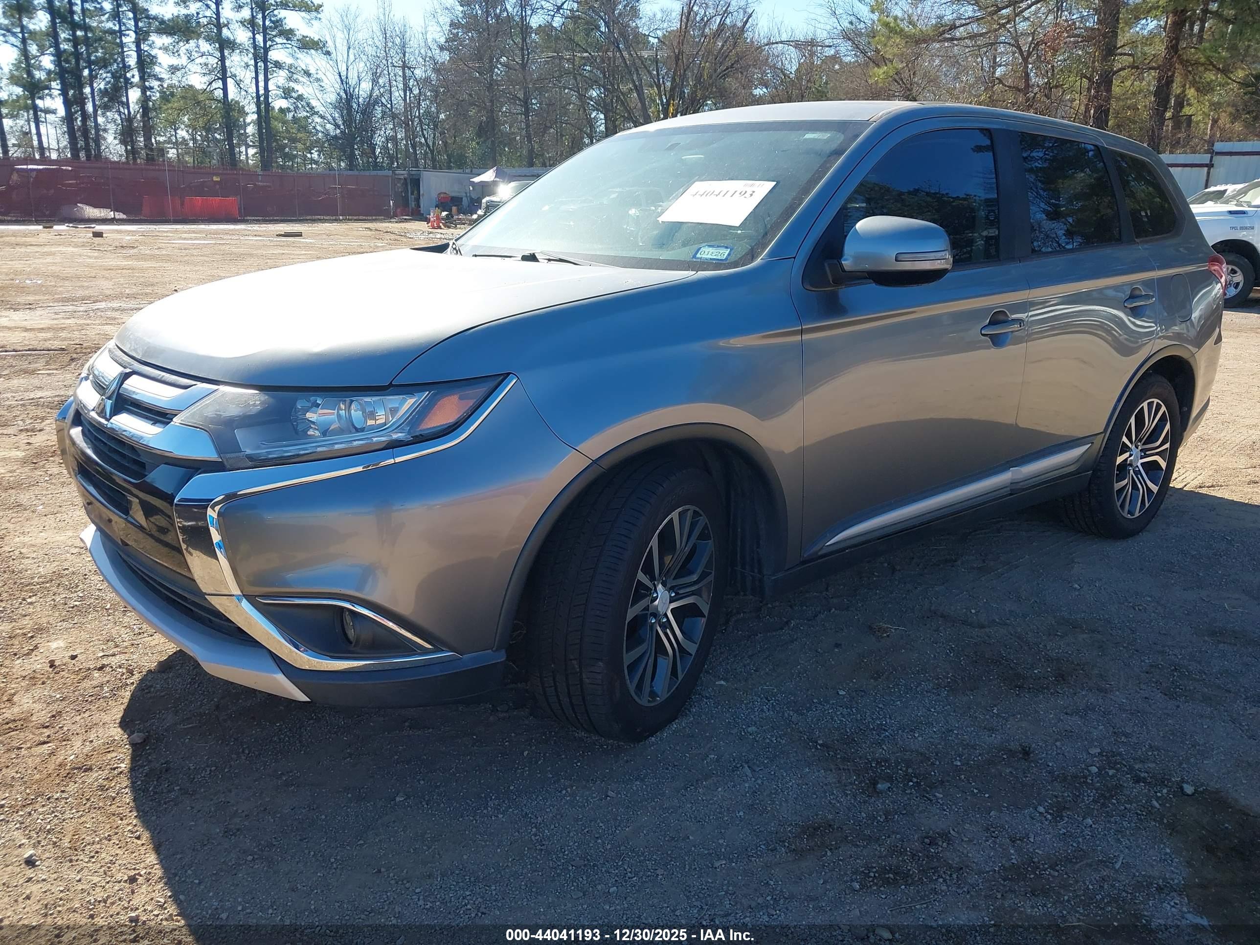MITSUBISHI OUTLANDER image 2