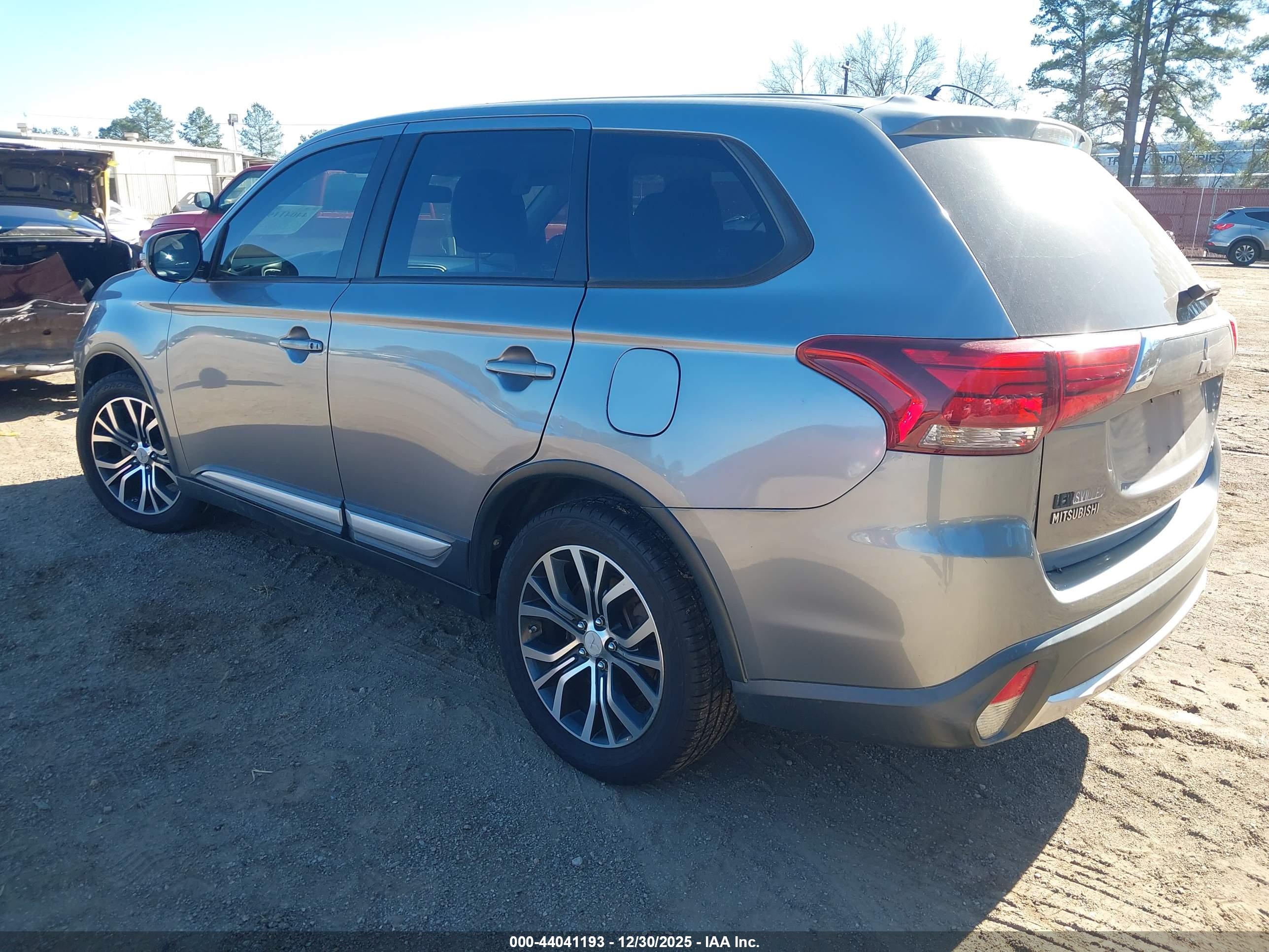 MITSUBISHI OUTLANDER image 3
