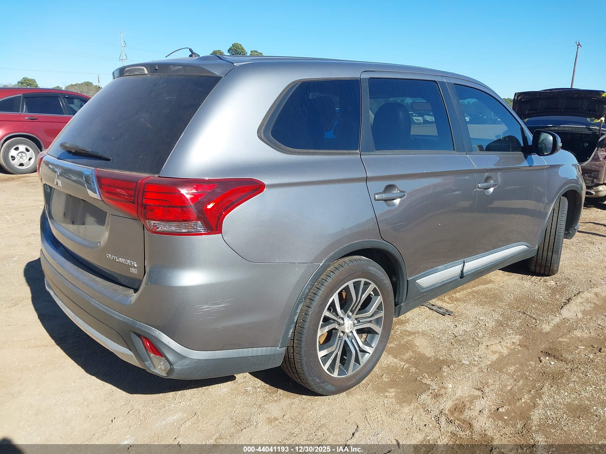 MITSUBISHI OUTLANDER image 4