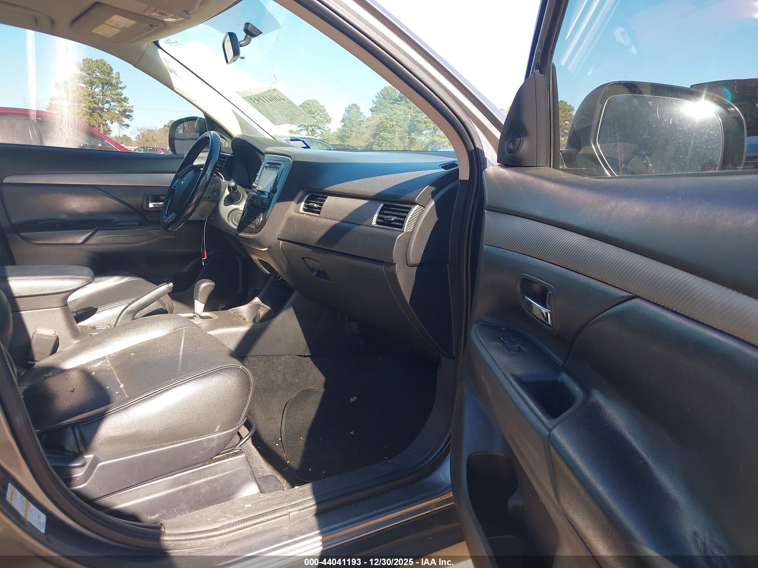MITSUBISHI OUTLANDER image 5