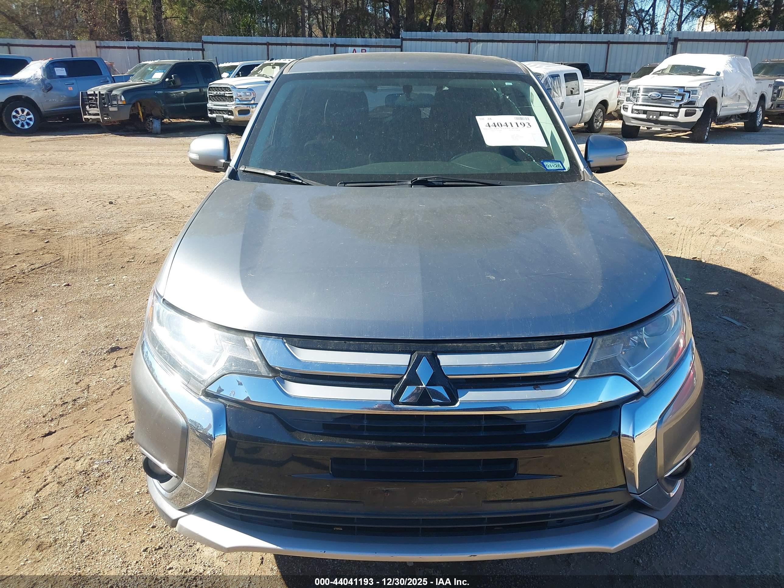 MITSUBISHI OUTLANDER image 6