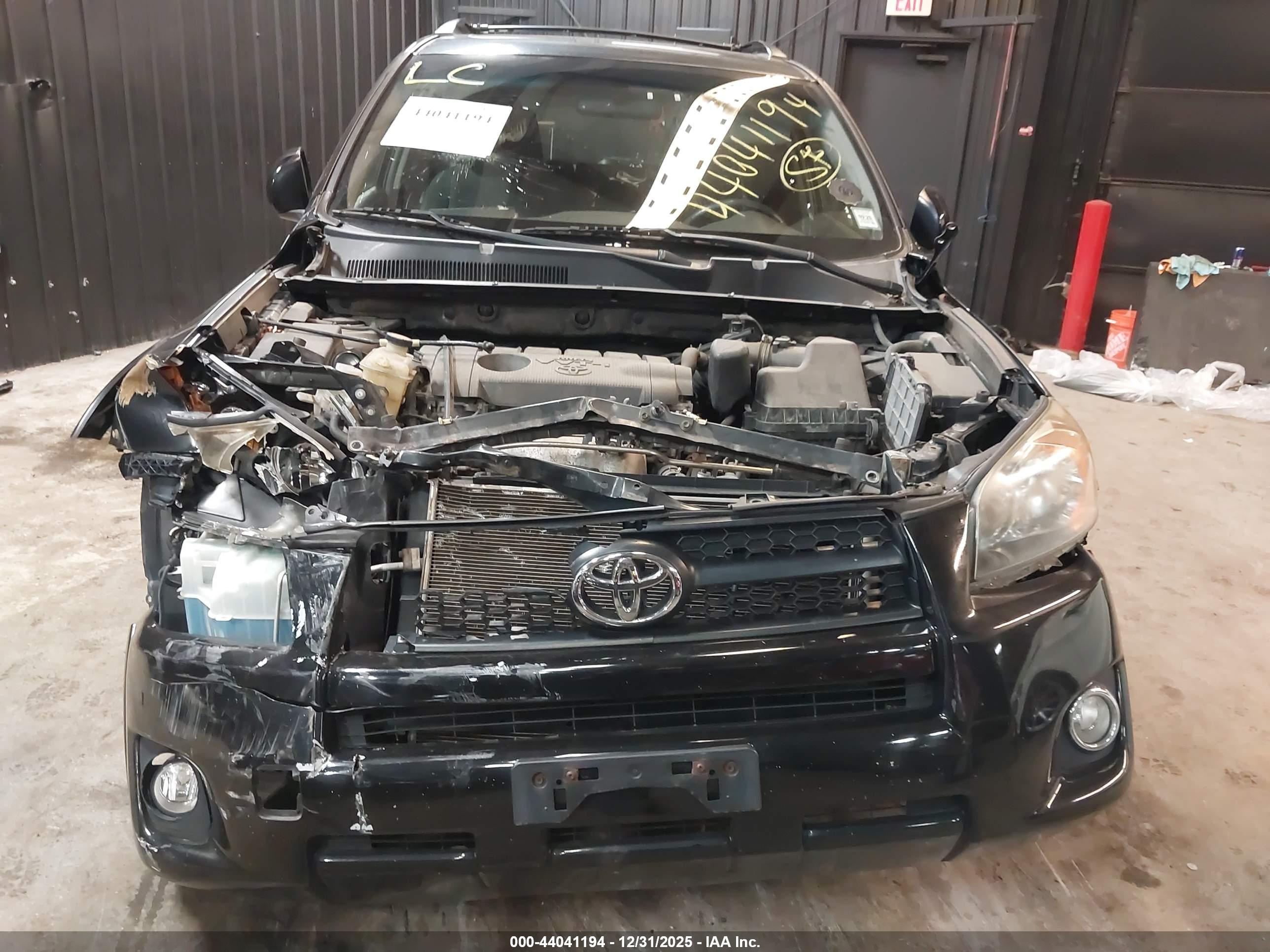 TOYOTA RAV4 image 6