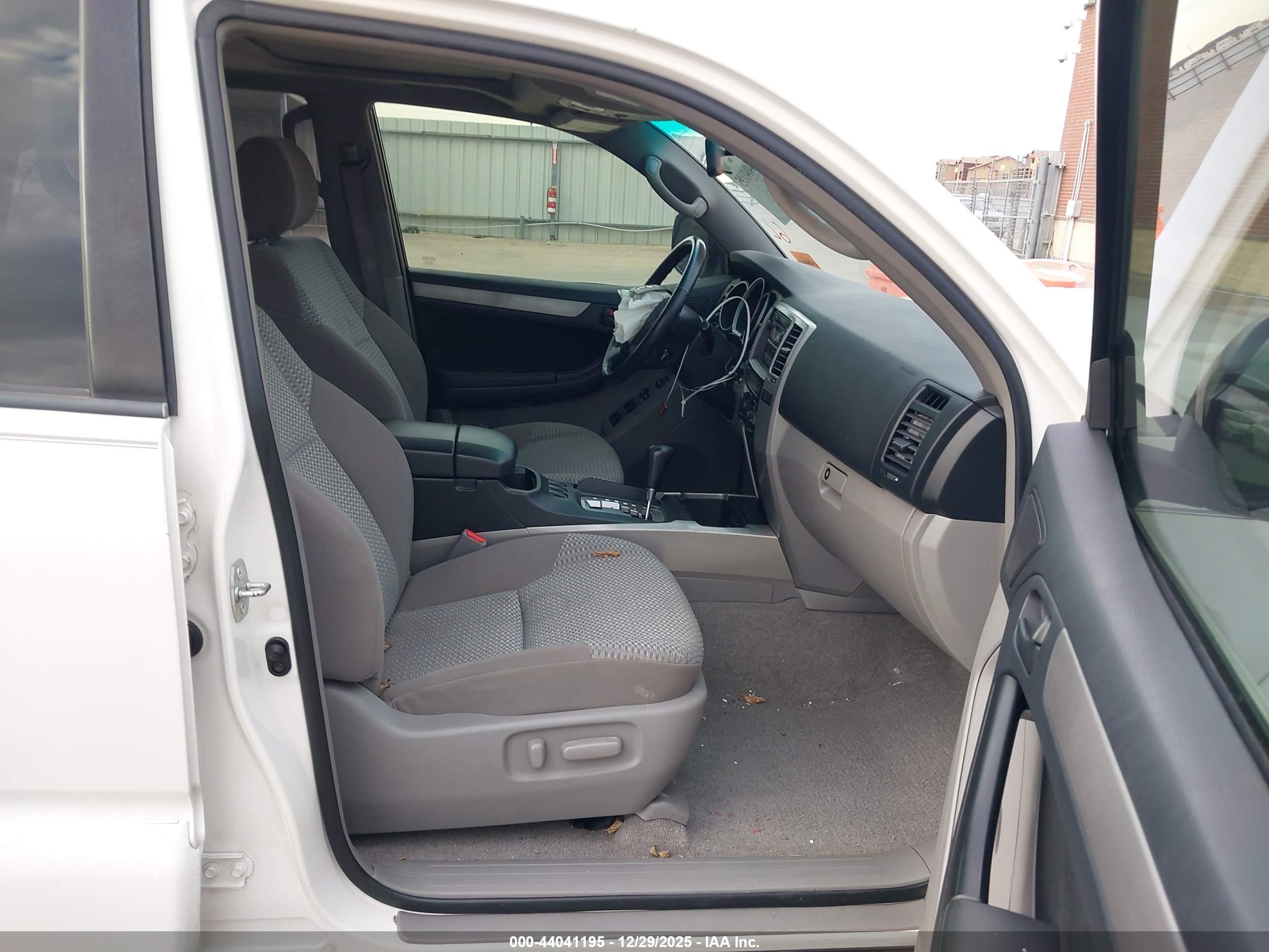 TOYOTA 4RUNNER image 5