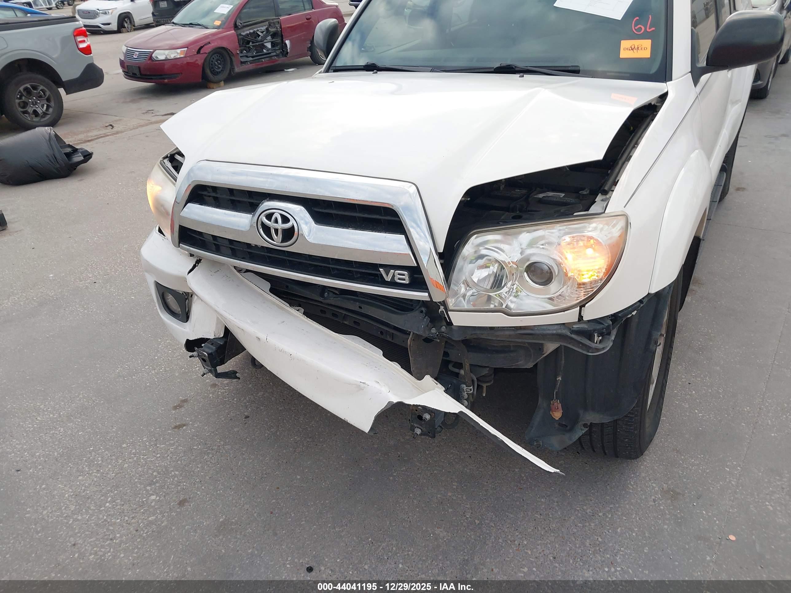 TOYOTA 4RUNNER image 6