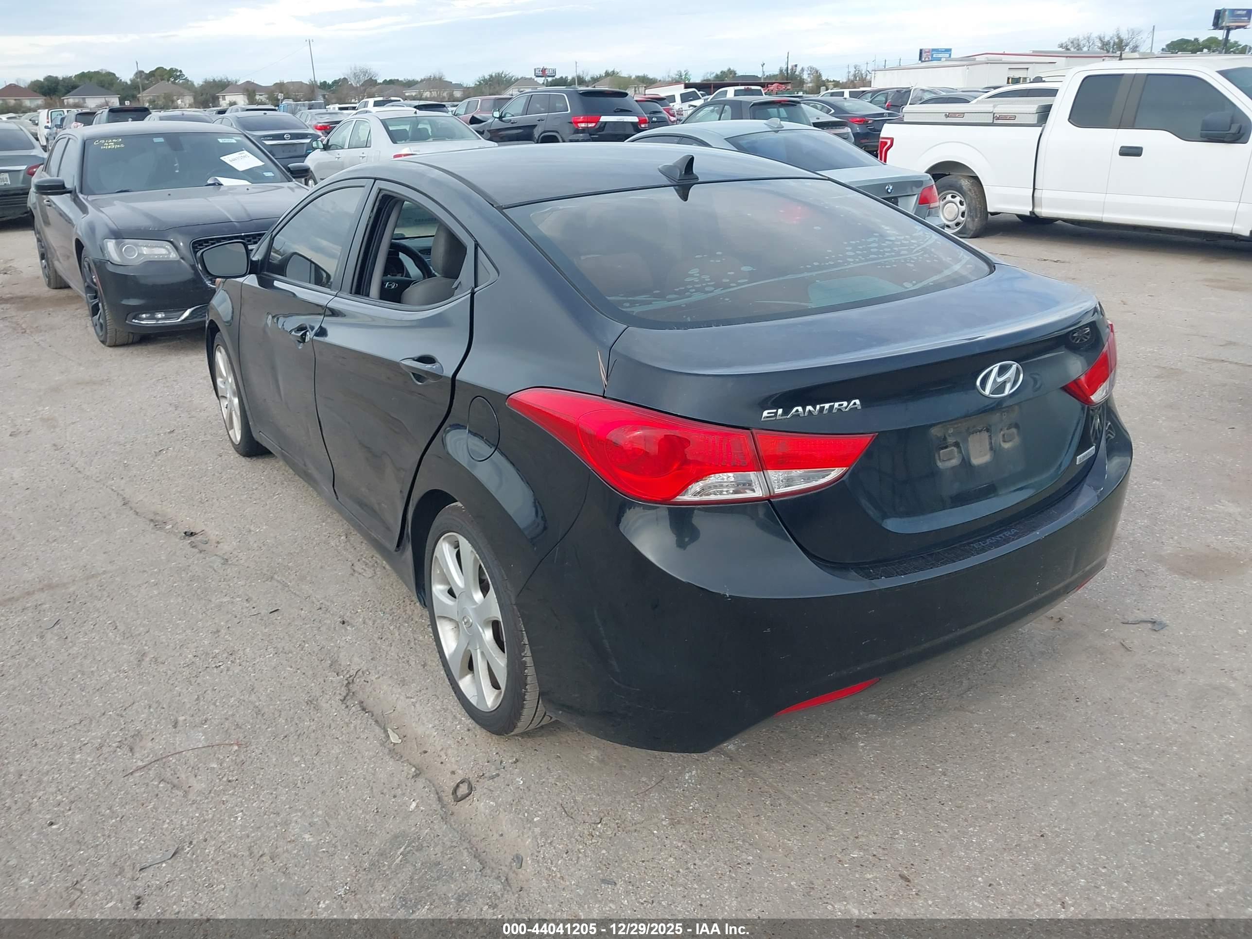 HYUNDAI ELANTRA image 3
