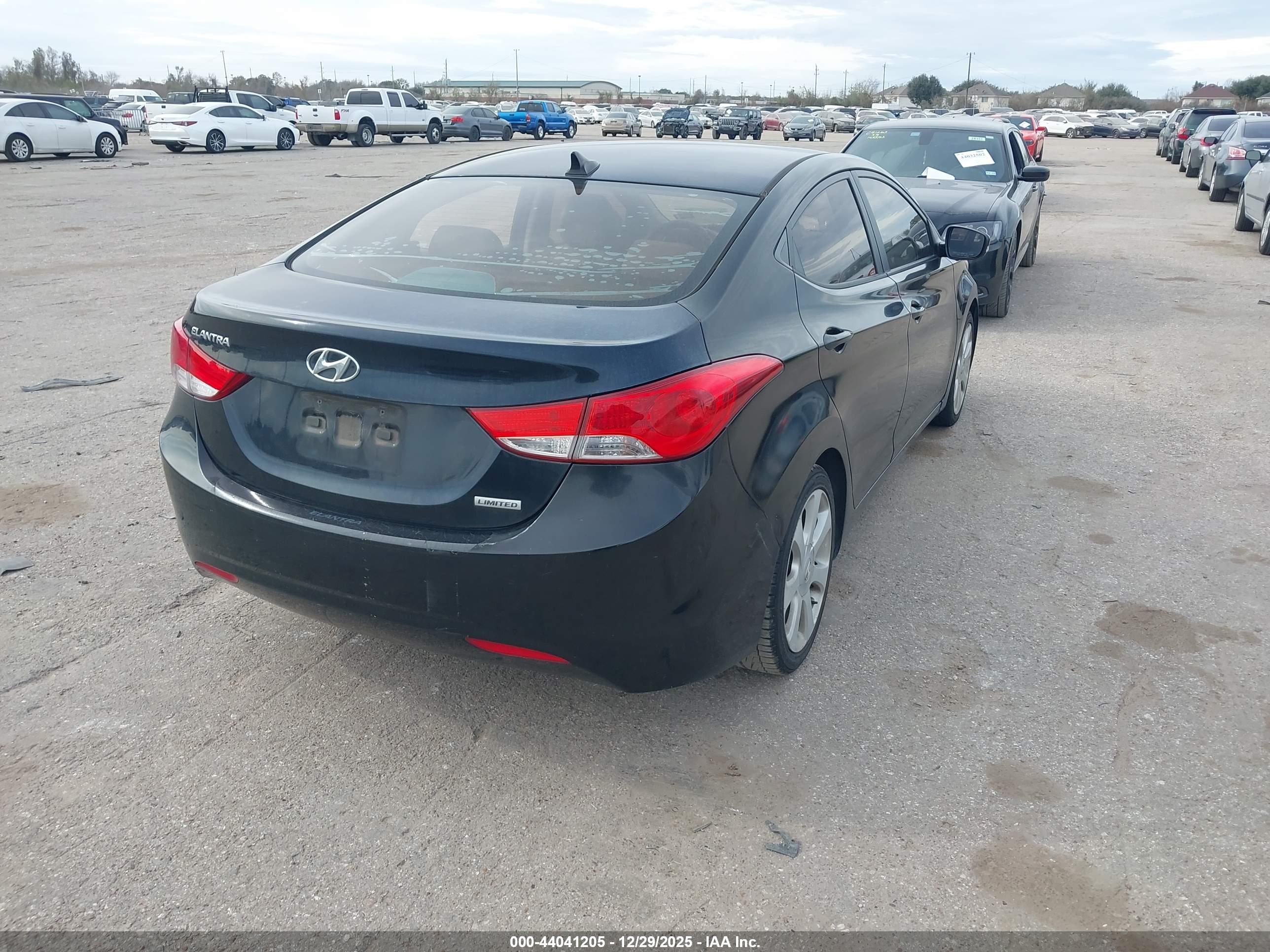 HYUNDAI ELANTRA image 4