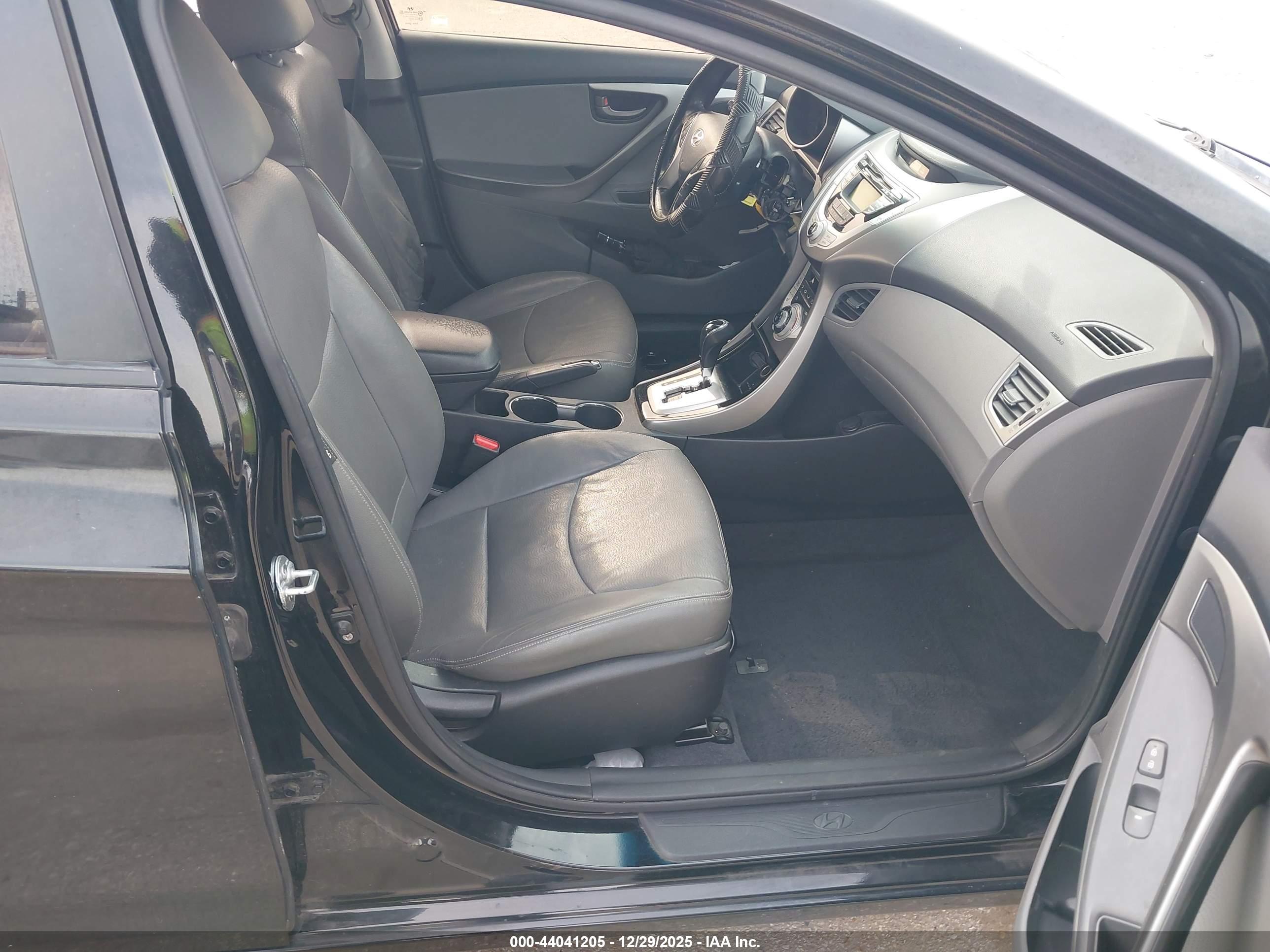HYUNDAI ELANTRA image 5