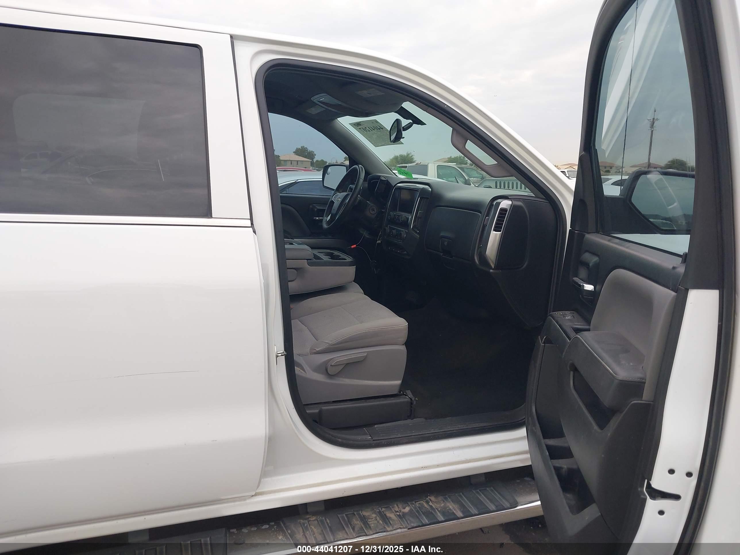 CHEVROLET SILVERADO image 5