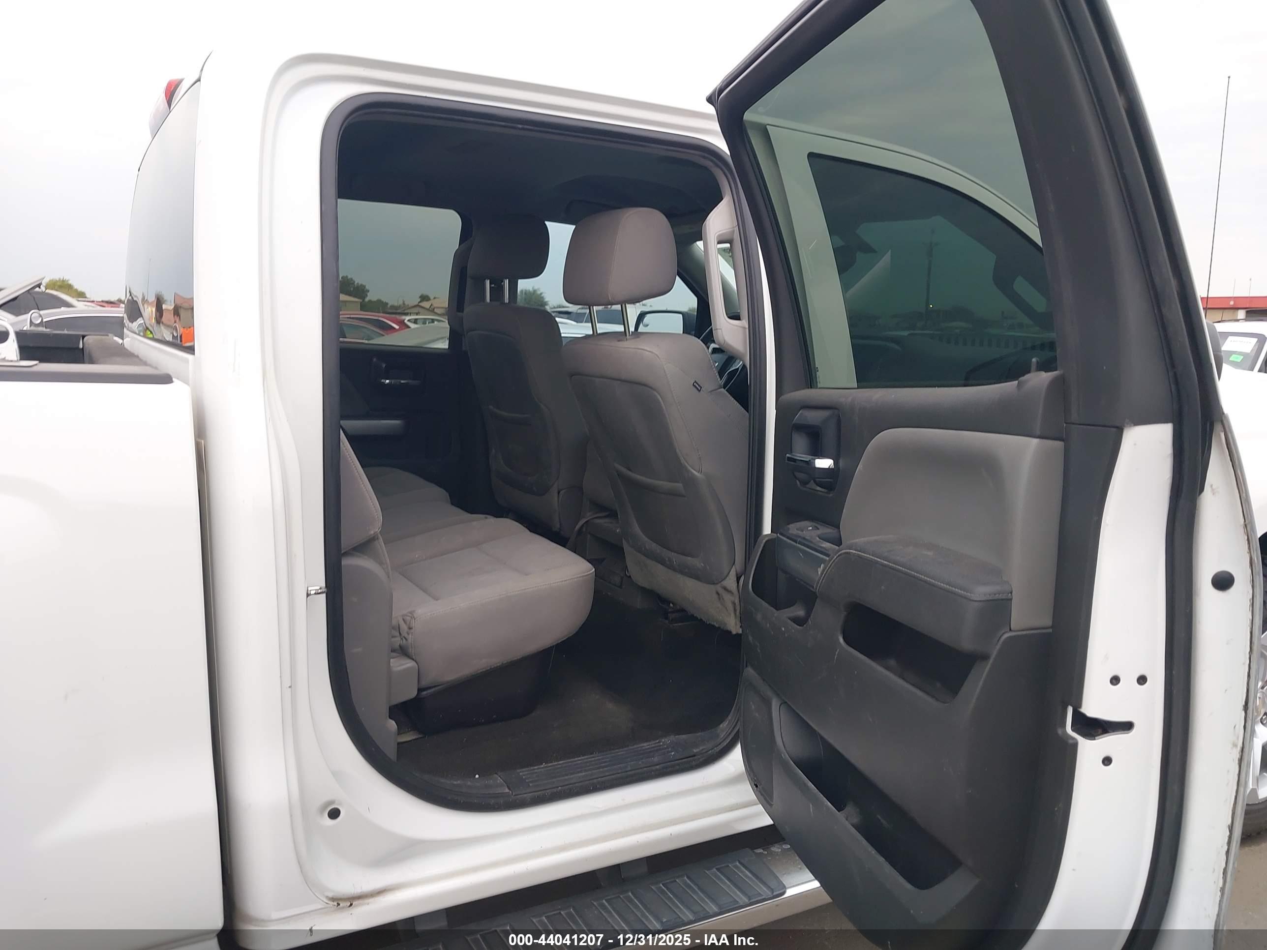 CHEVROLET SILVERADO image 8