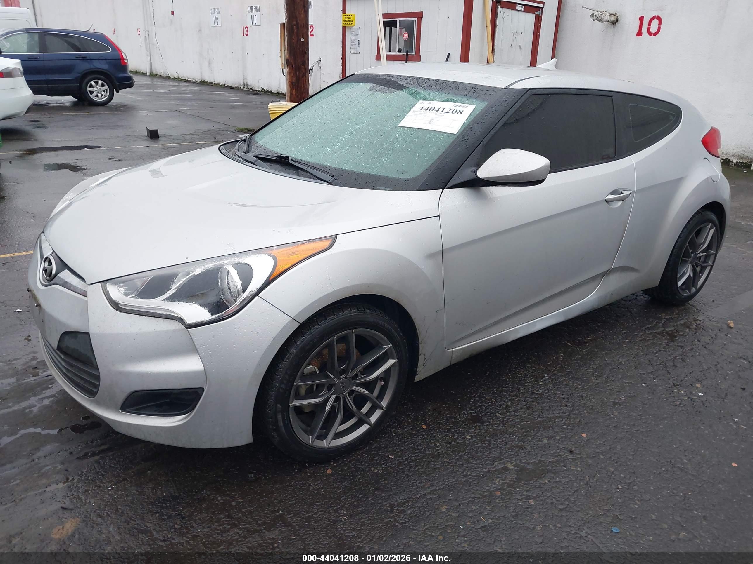 HYUNDAI VELOSTER image 2