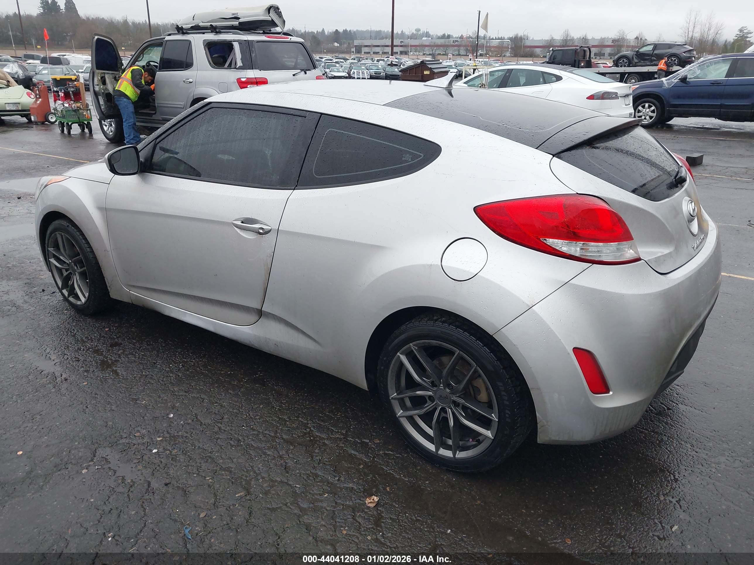 HYUNDAI VELOSTER image 3