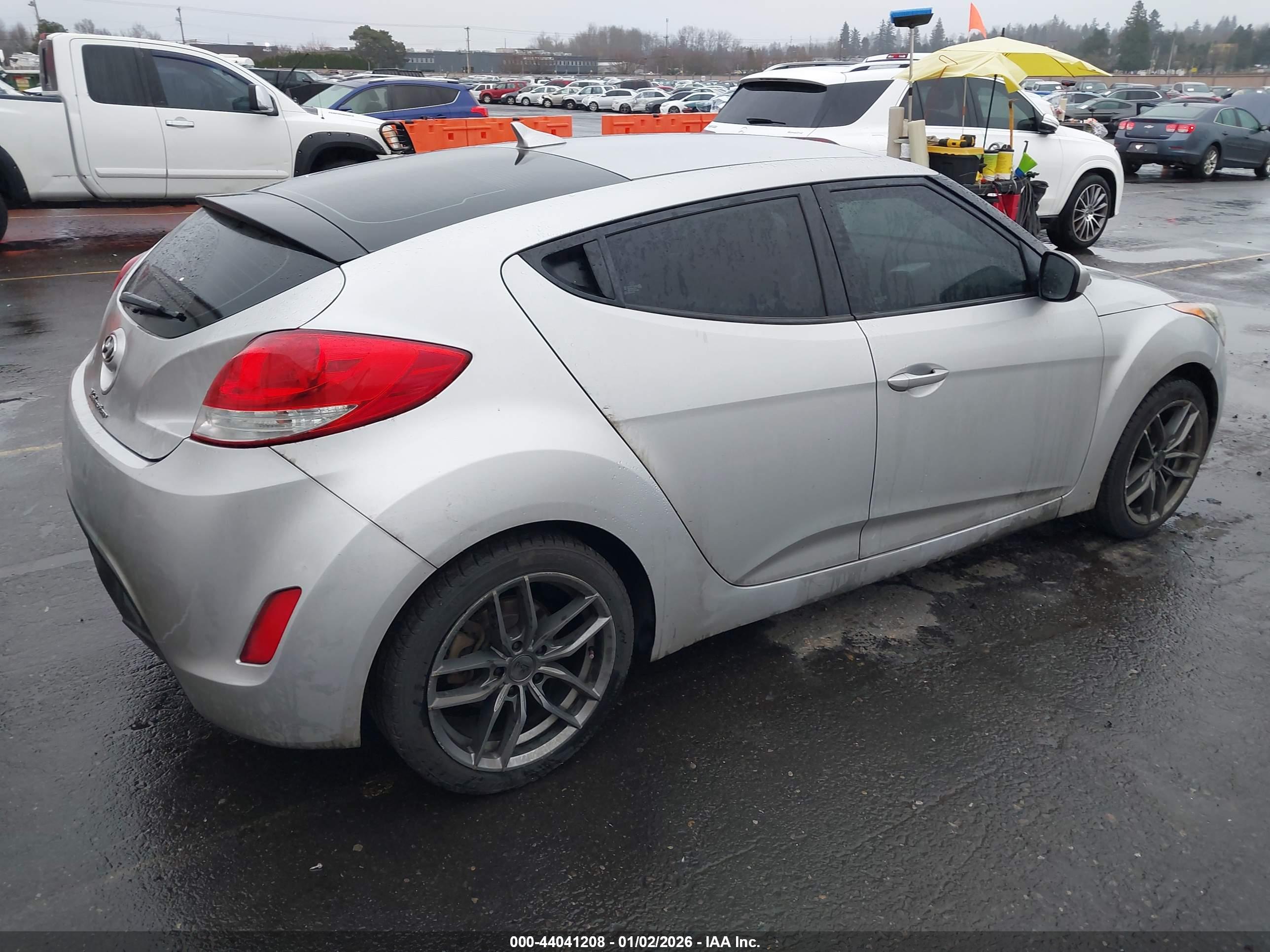 HYUNDAI VELOSTER image 4
