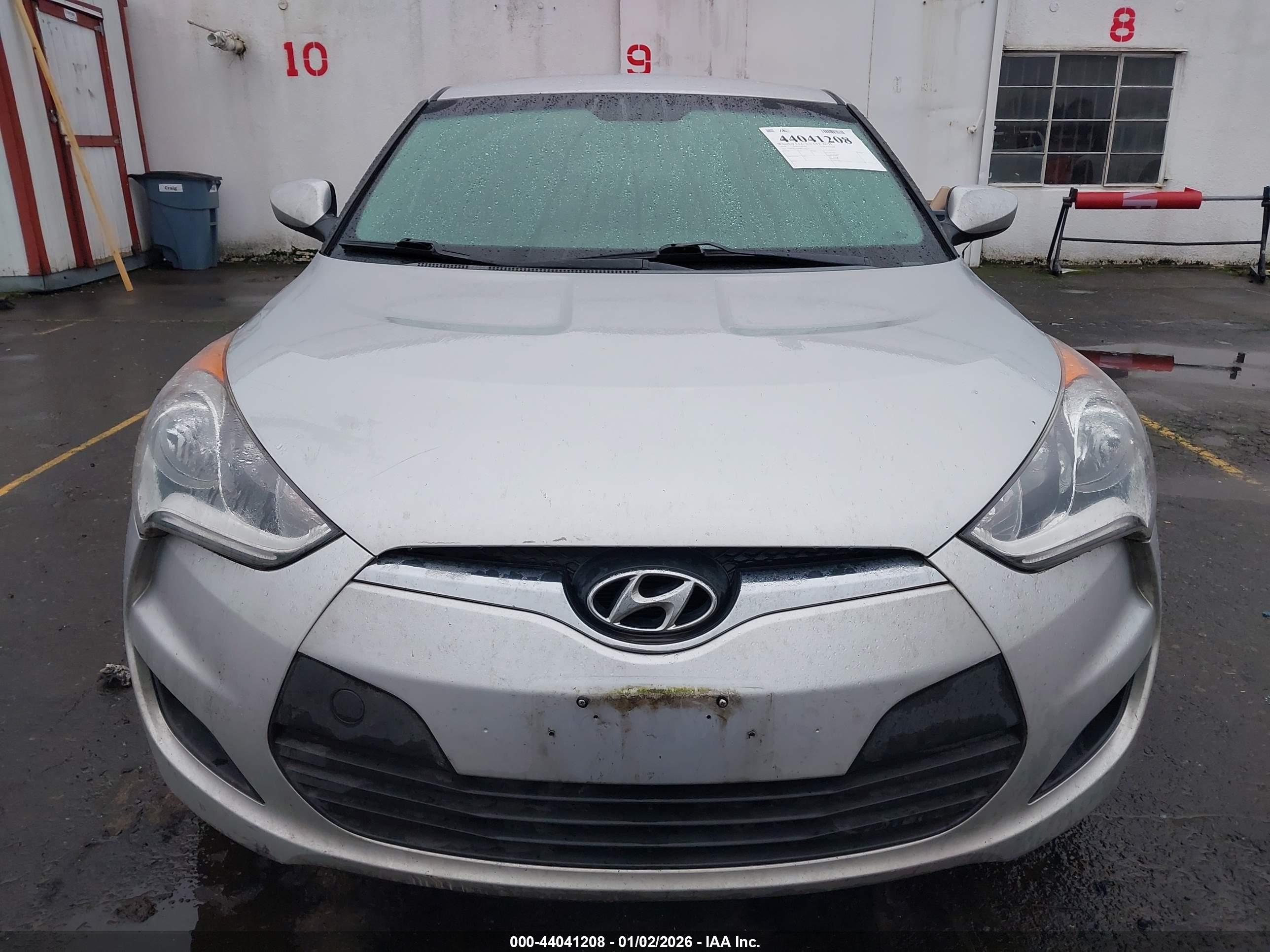 HYUNDAI VELOSTER image 6
