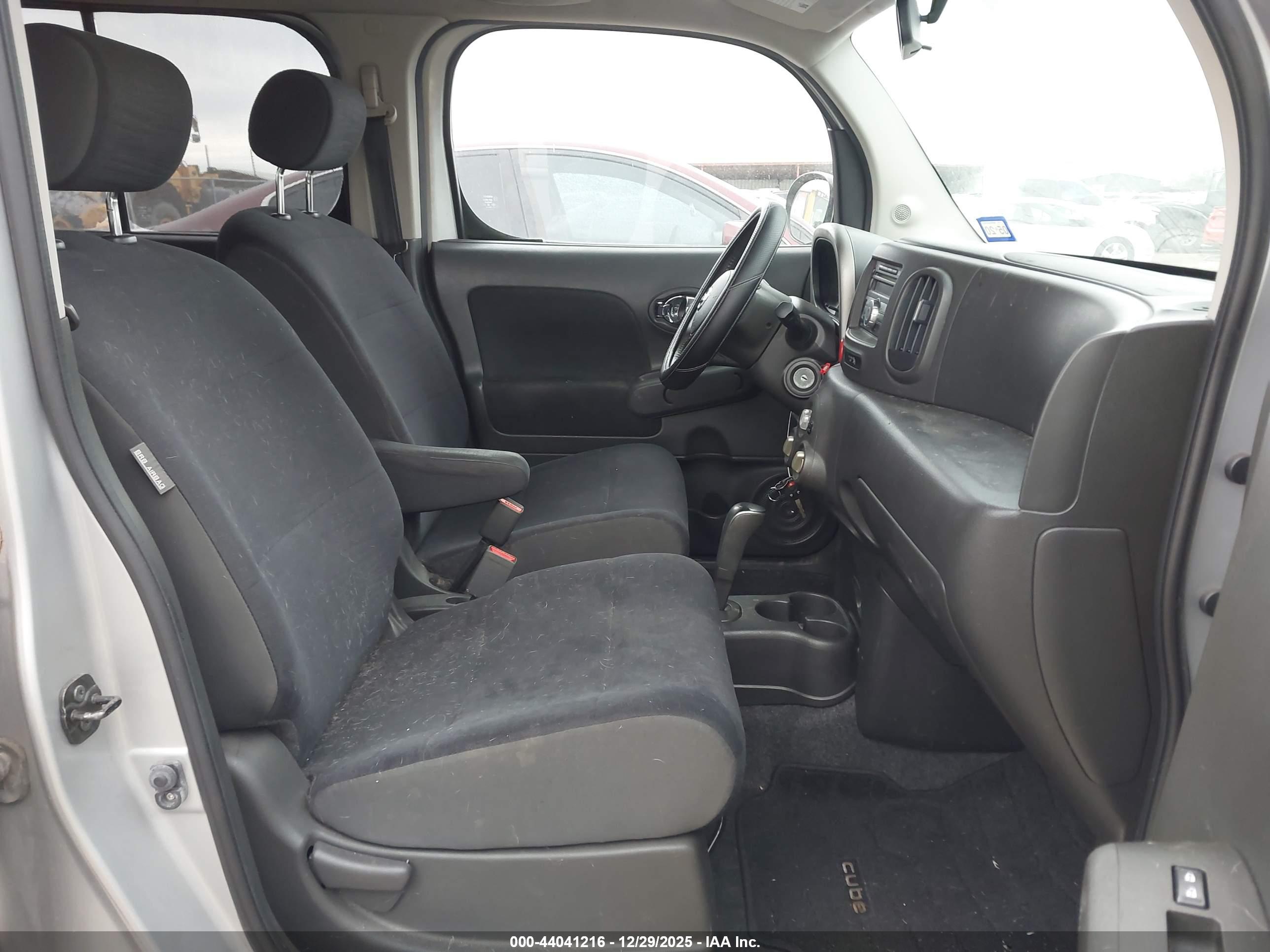 NISSAN CUBE image 5