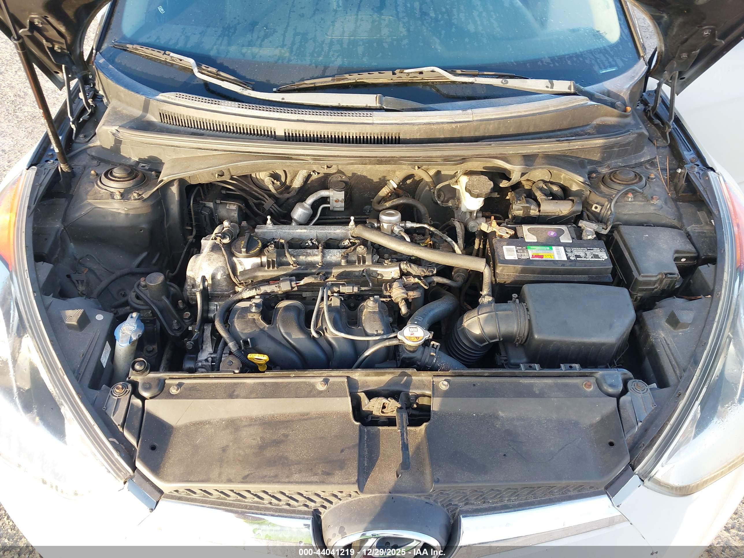 HYUNDAI VELOSTER image 10