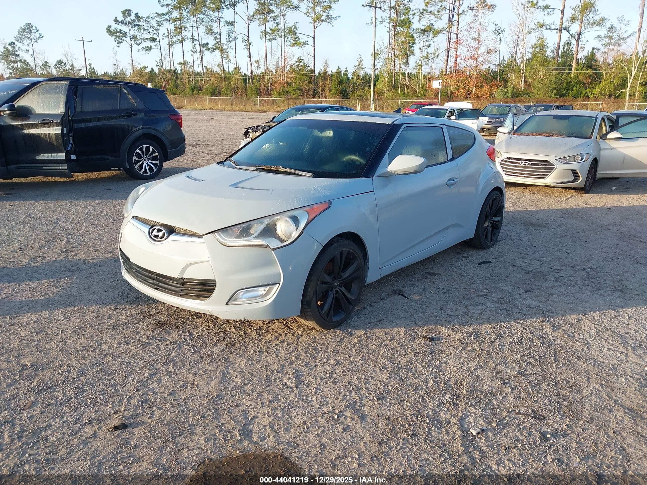 HYUNDAI VELOSTER image 2