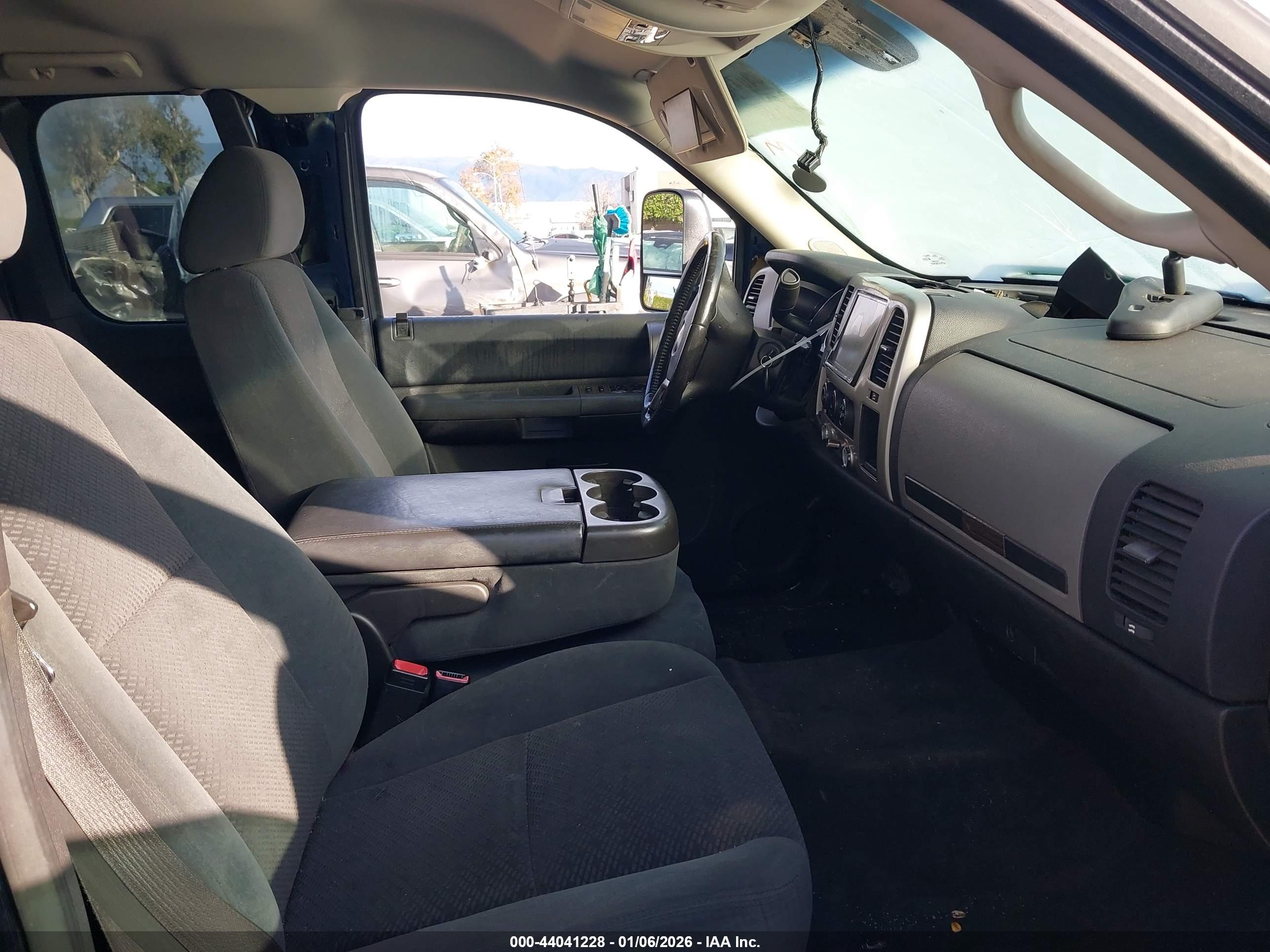 CHEVROLET SILVERADO image 5