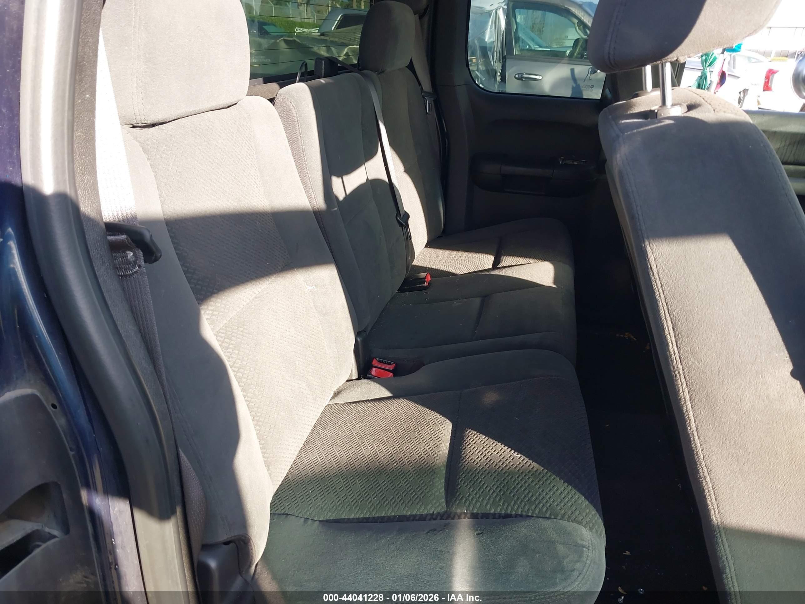 CHEVROLET SILVERADO image 8