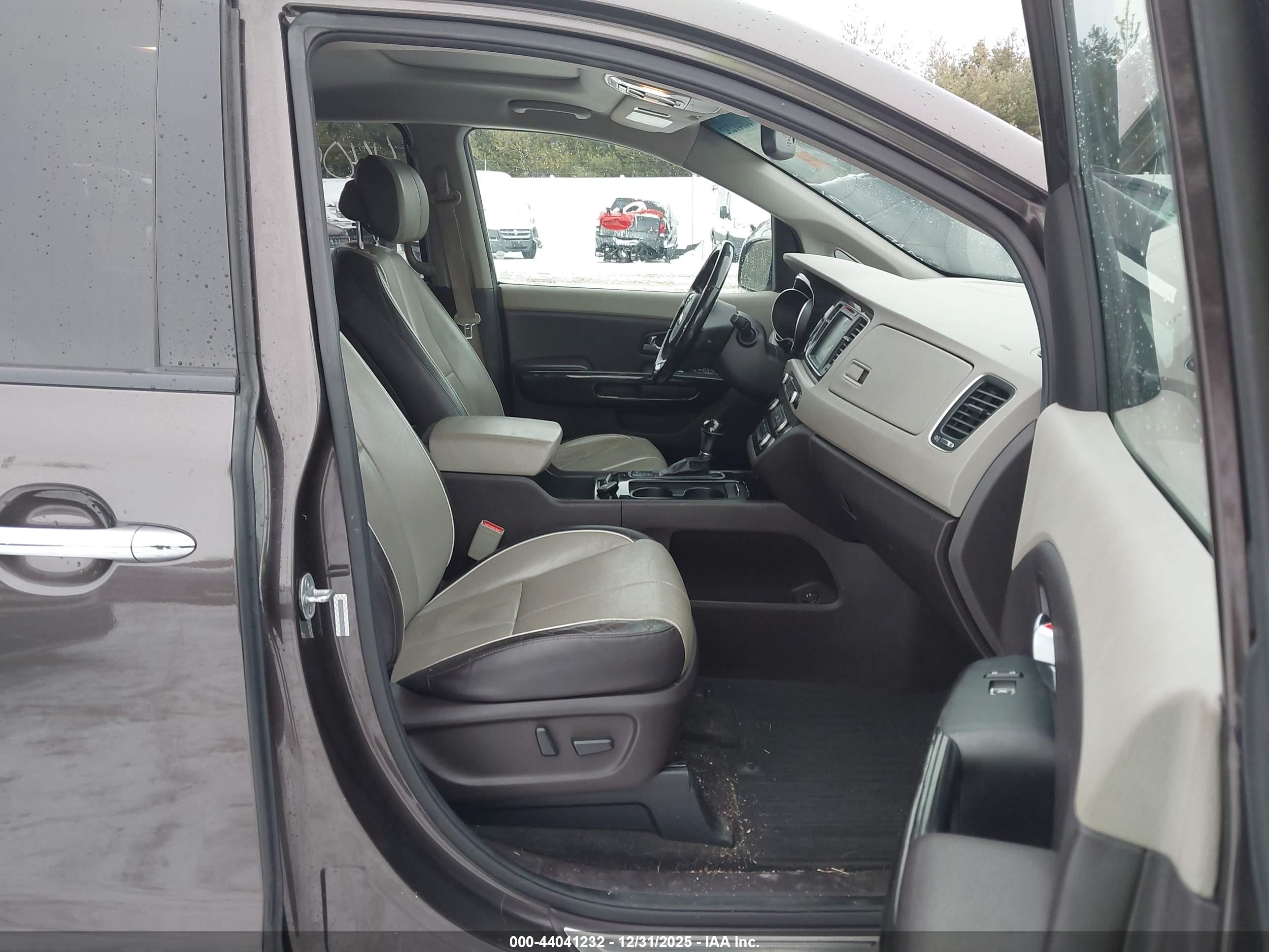 KIA SEDONA image 5