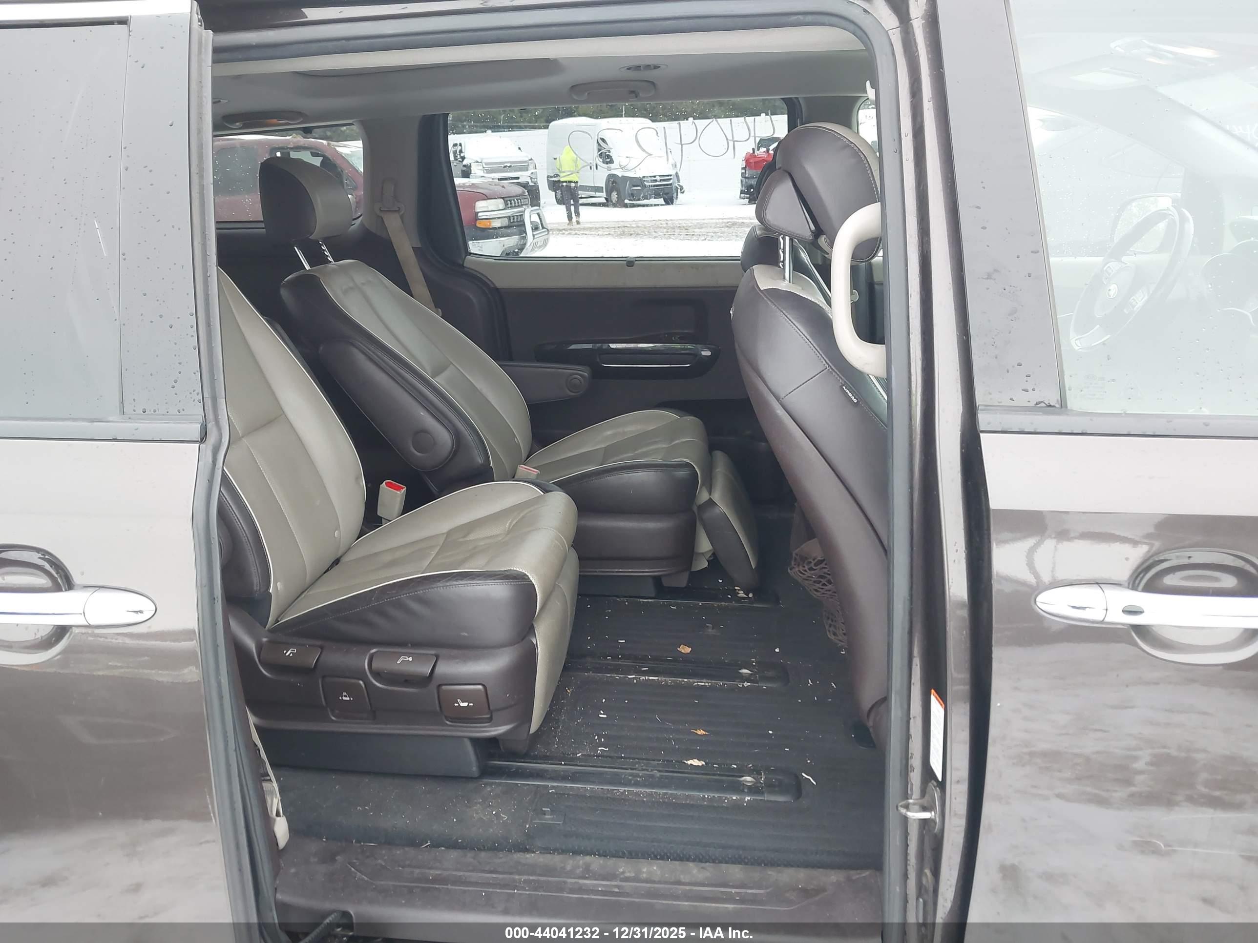 KIA SEDONA image 8