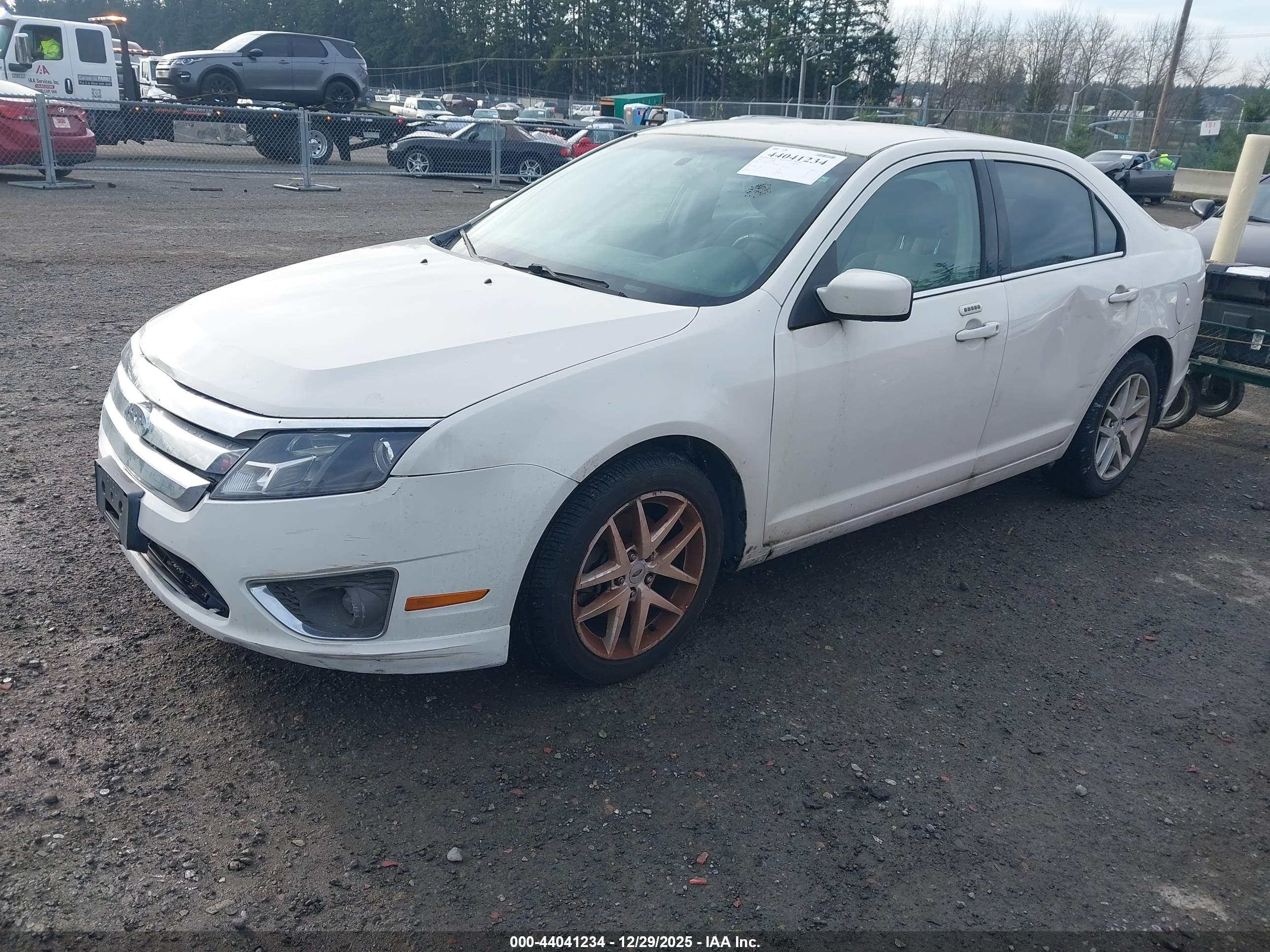 FORD FUSION image 2
