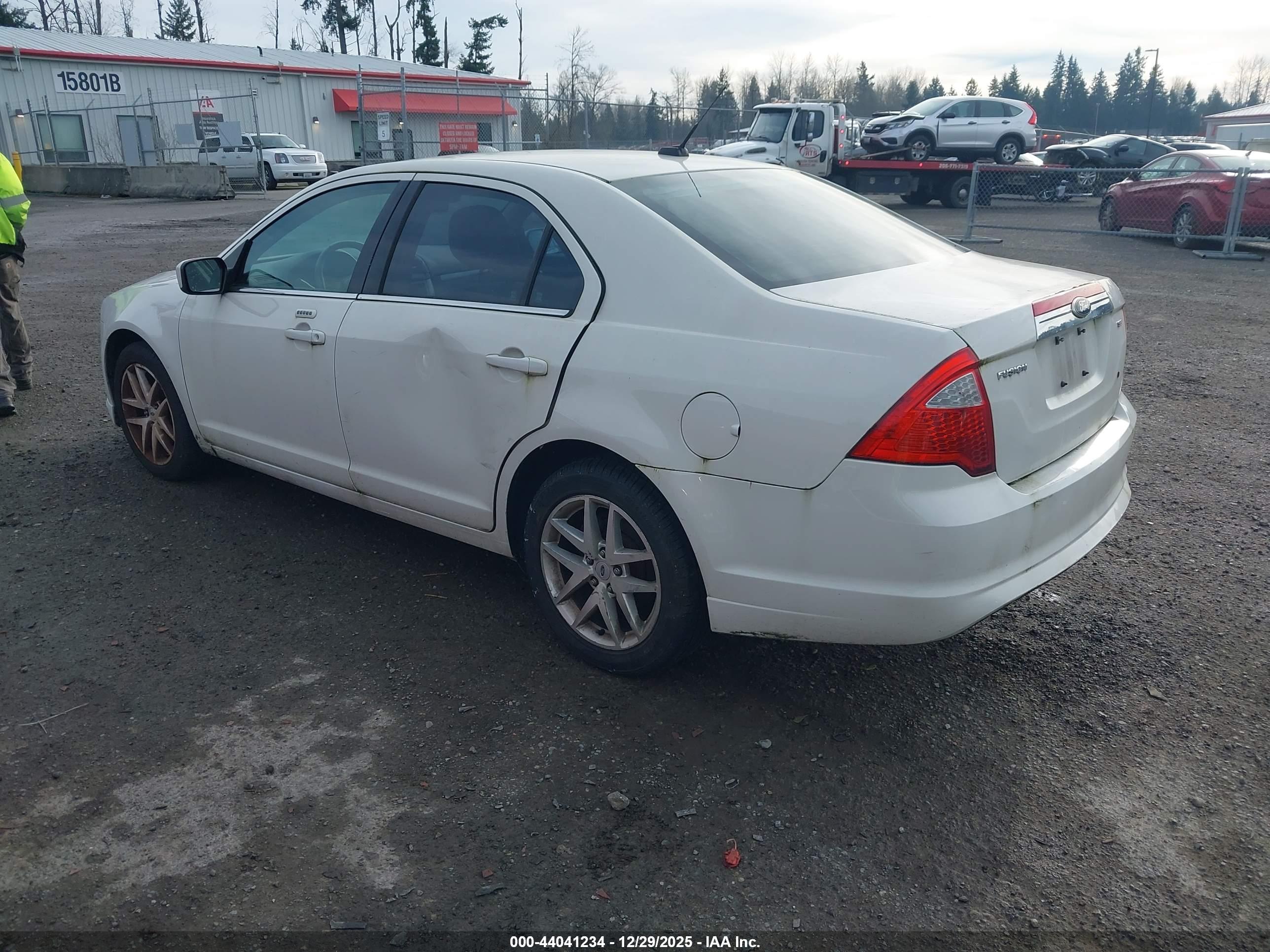 FORD FUSION image 3