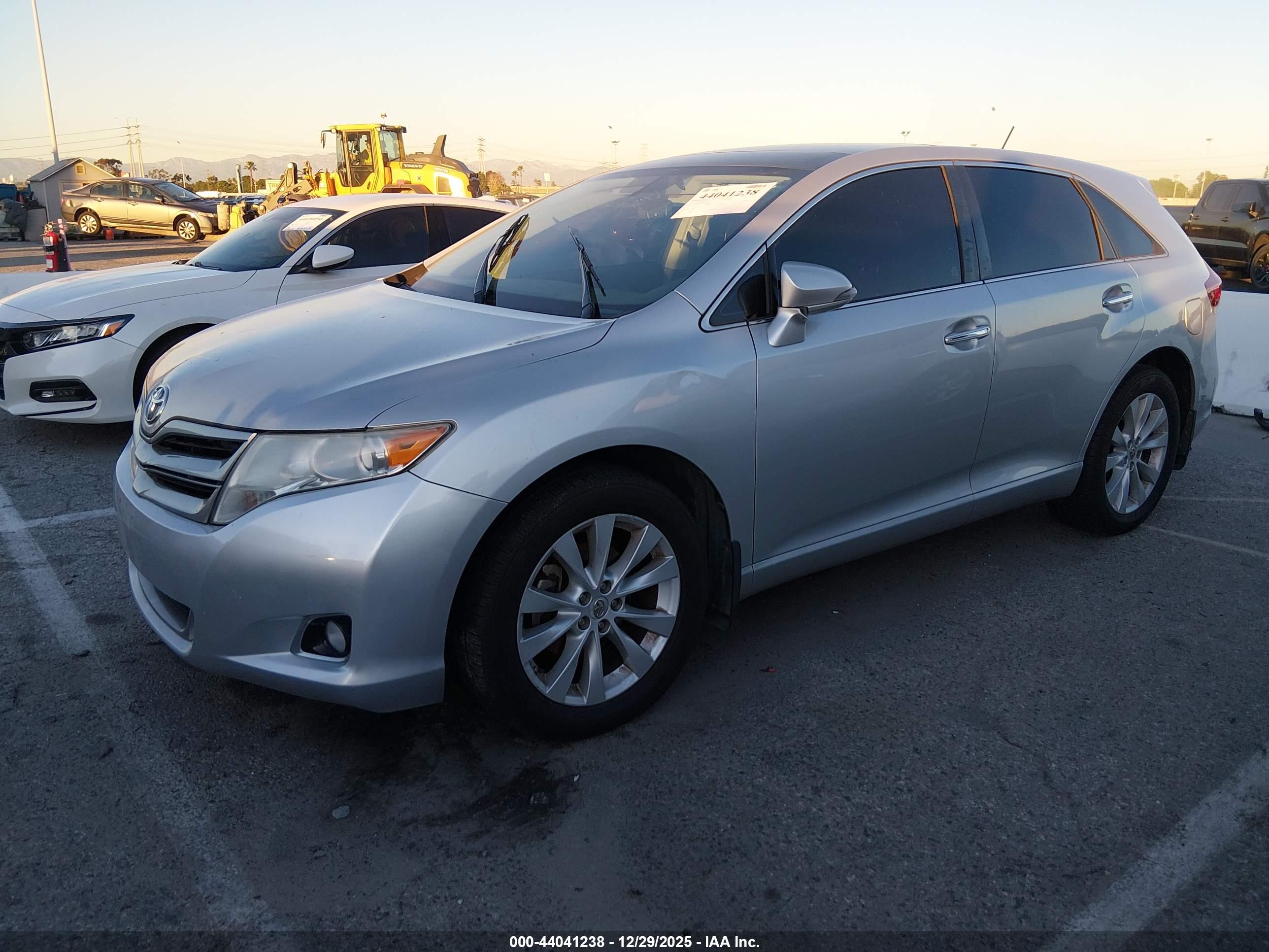 TOYOTA VENZA image 2