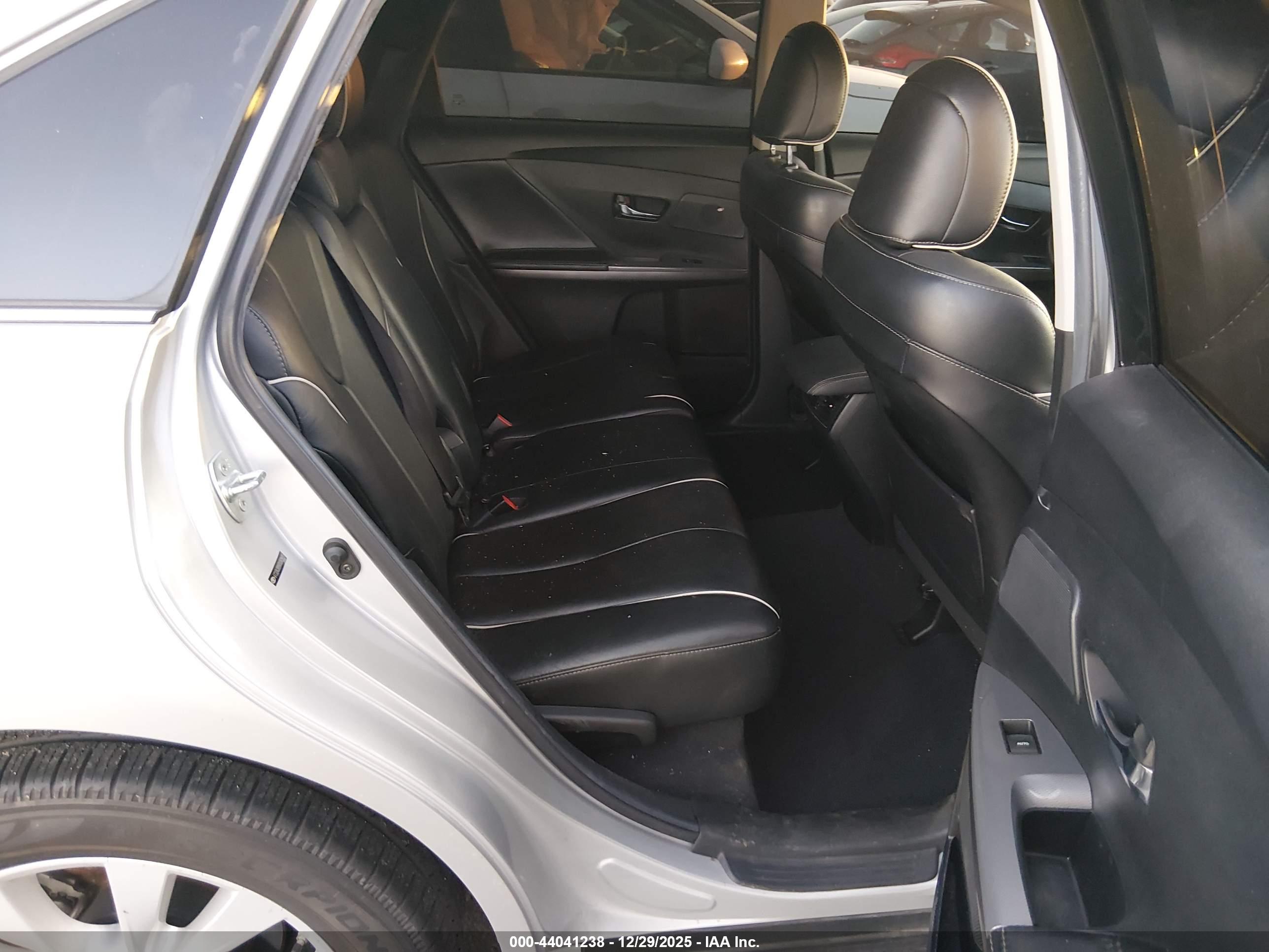 TOYOTA VENZA image 8
