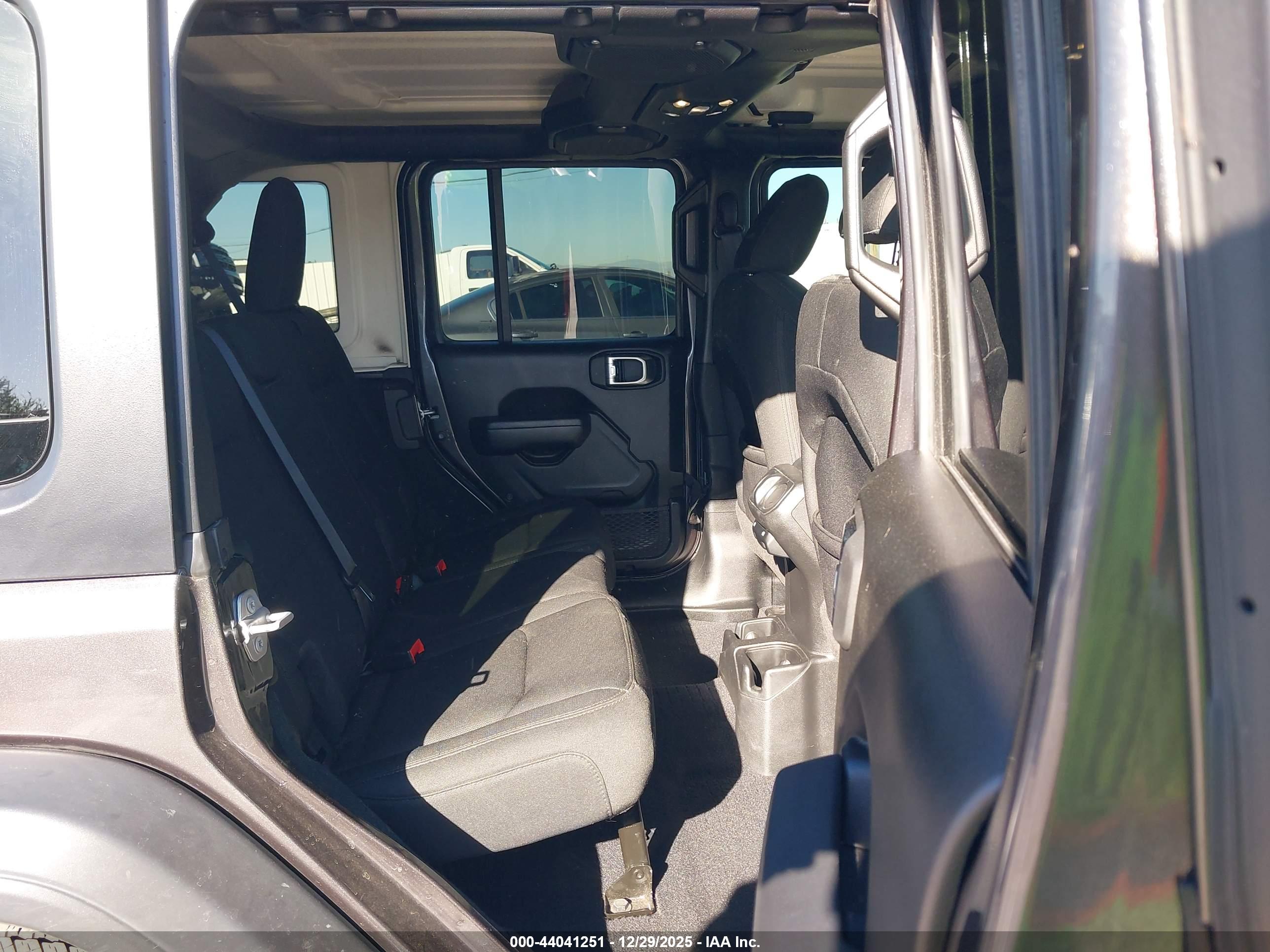 JEEP WRANGLER image 8