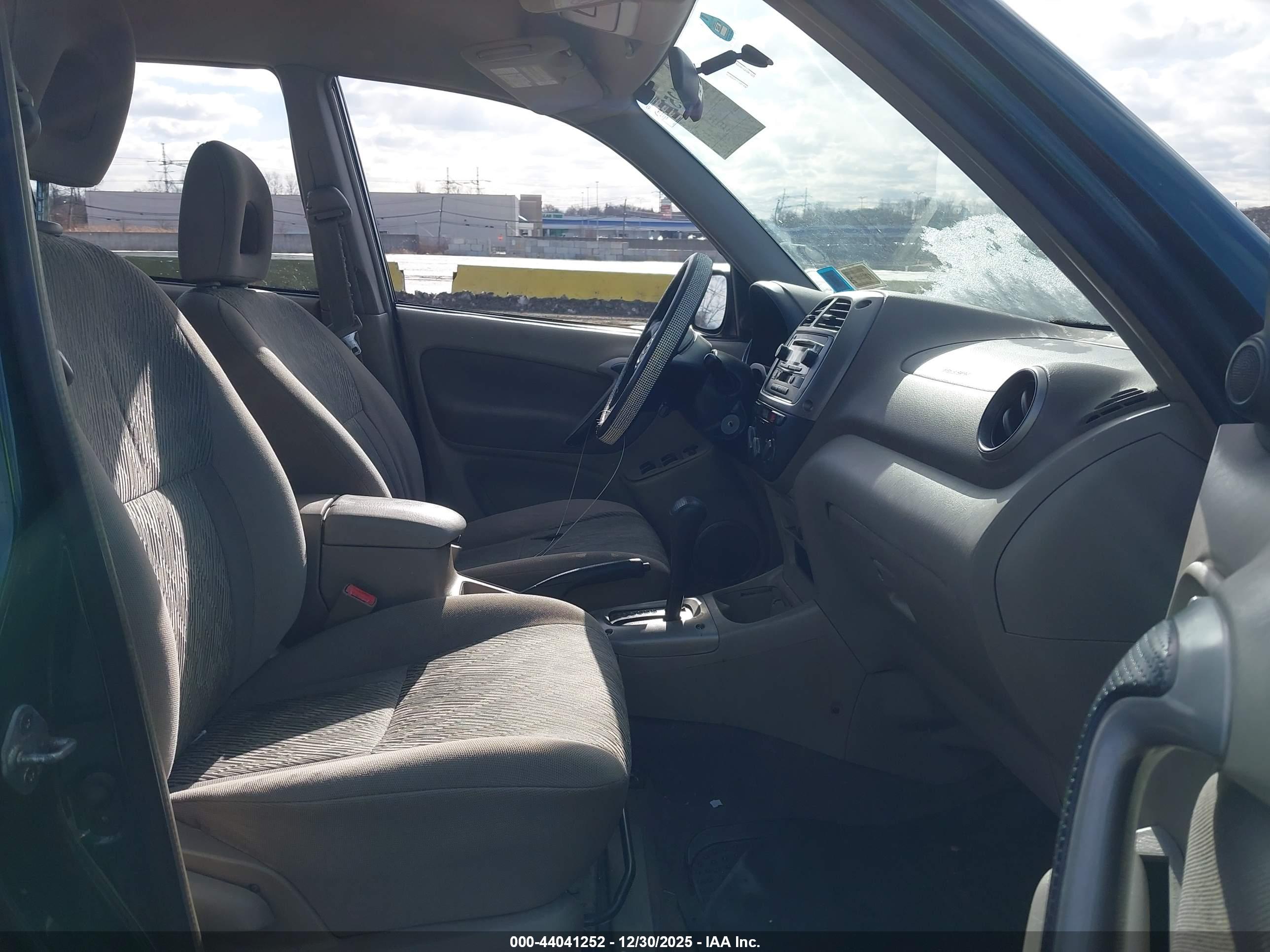 TOYOTA RAV4 image 5