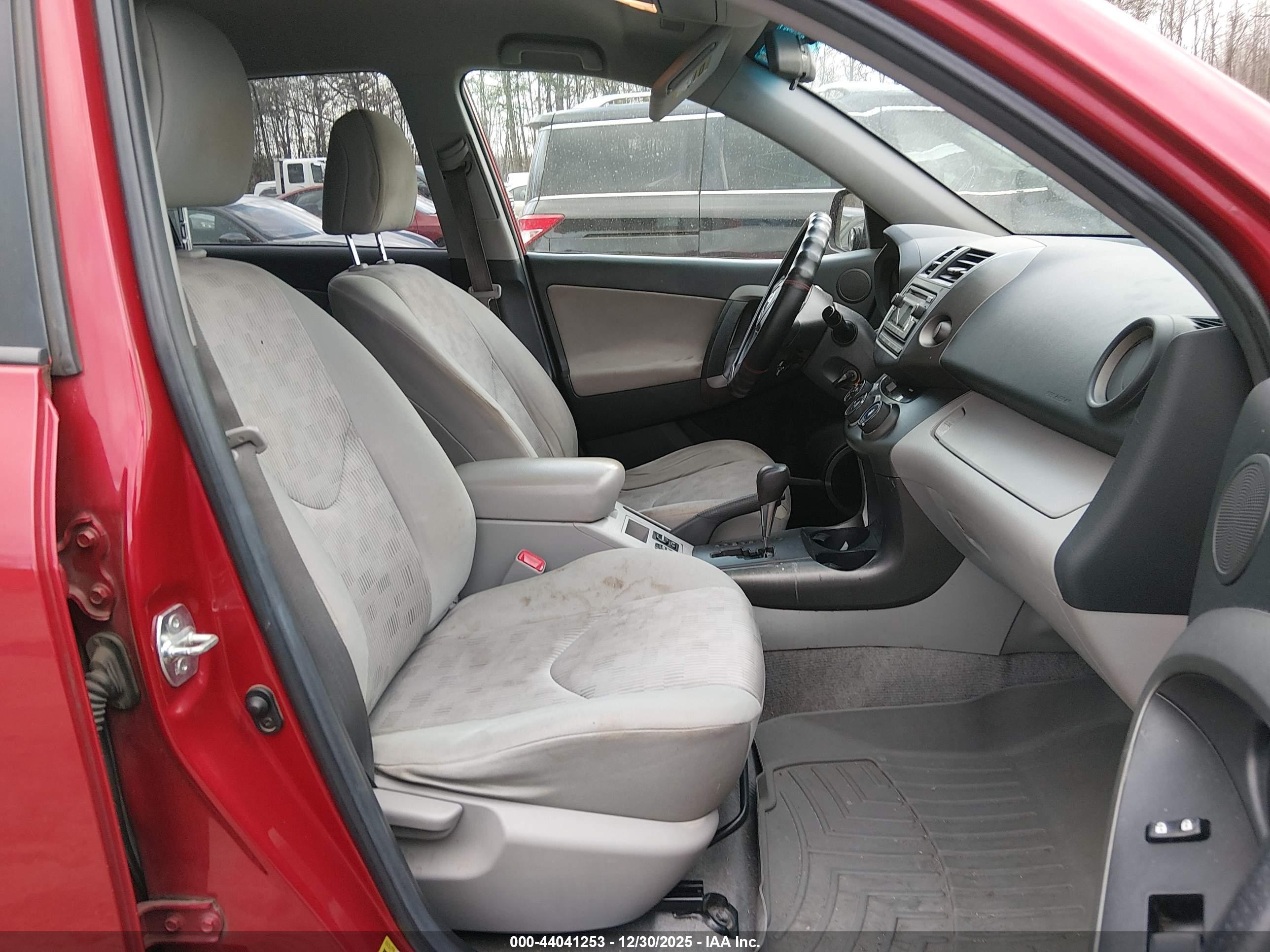 TOYOTA RAV4 image 5