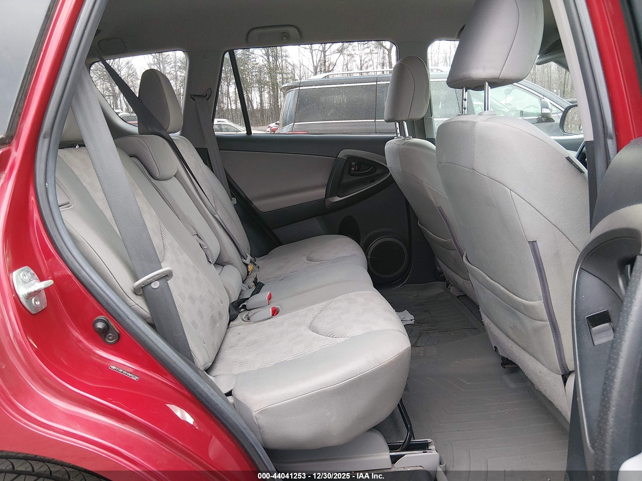 TOYOTA RAV4 image 8