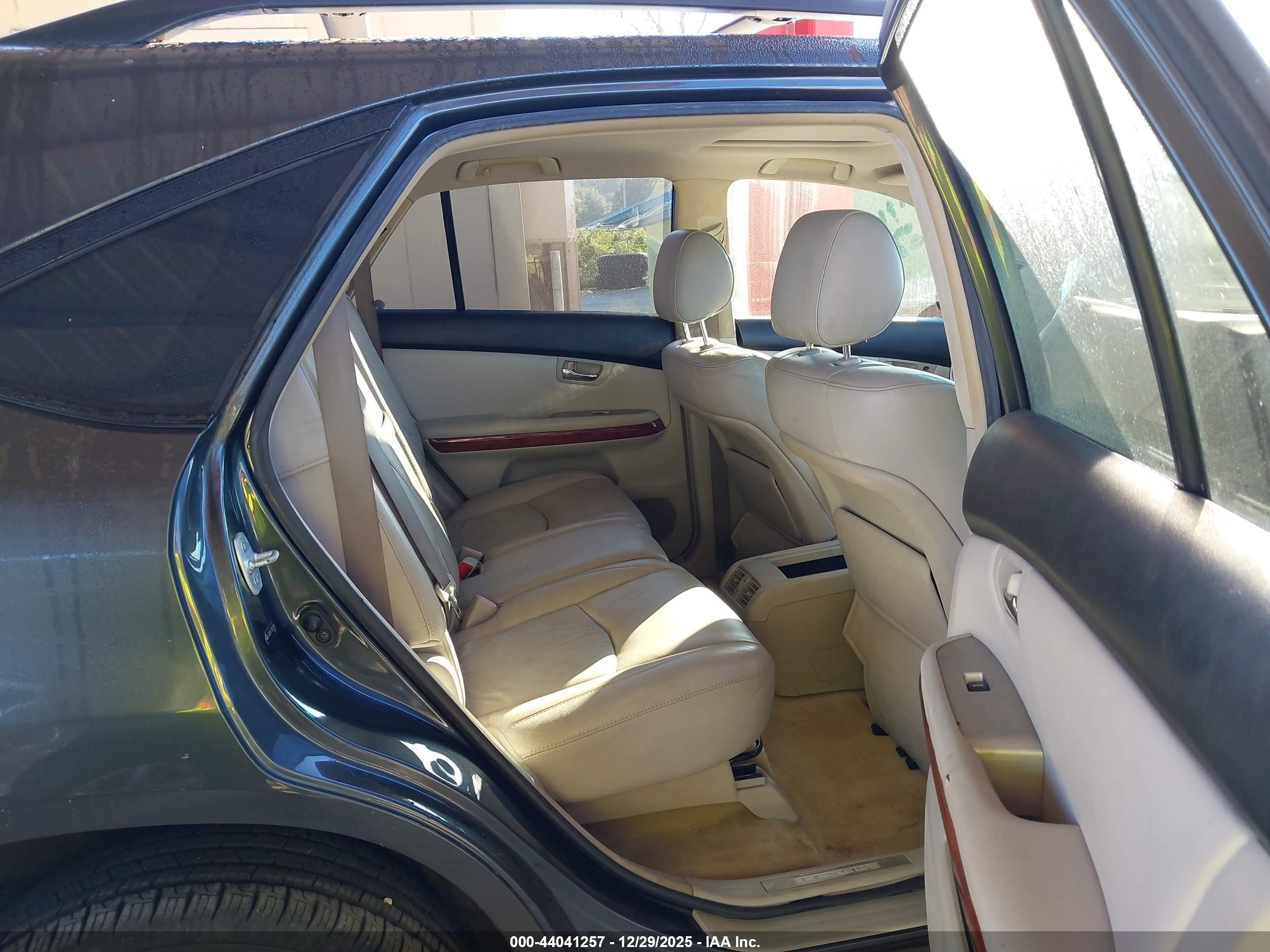 LEXUS RX image 8