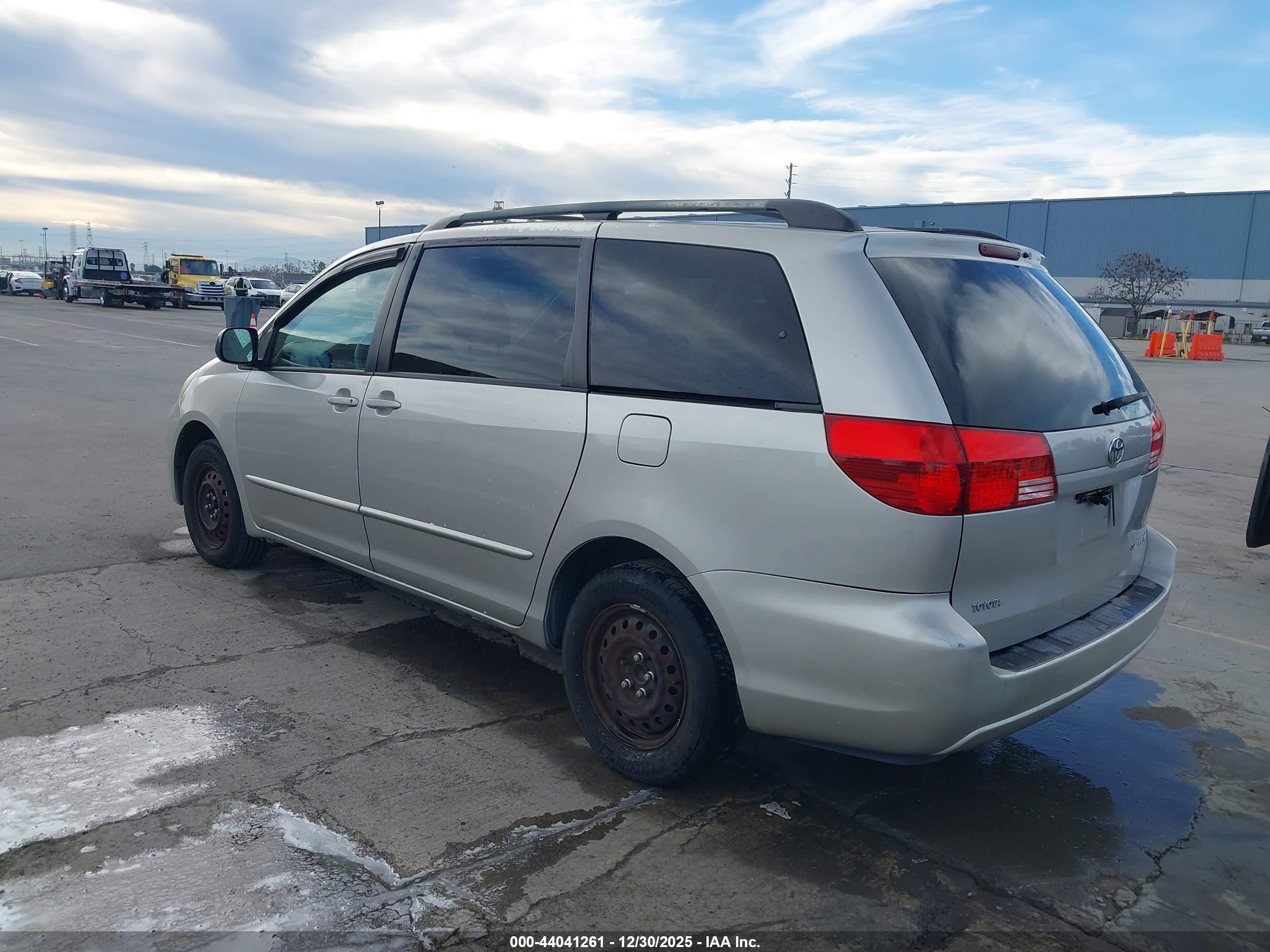 TOYOTA SIENNA image 3