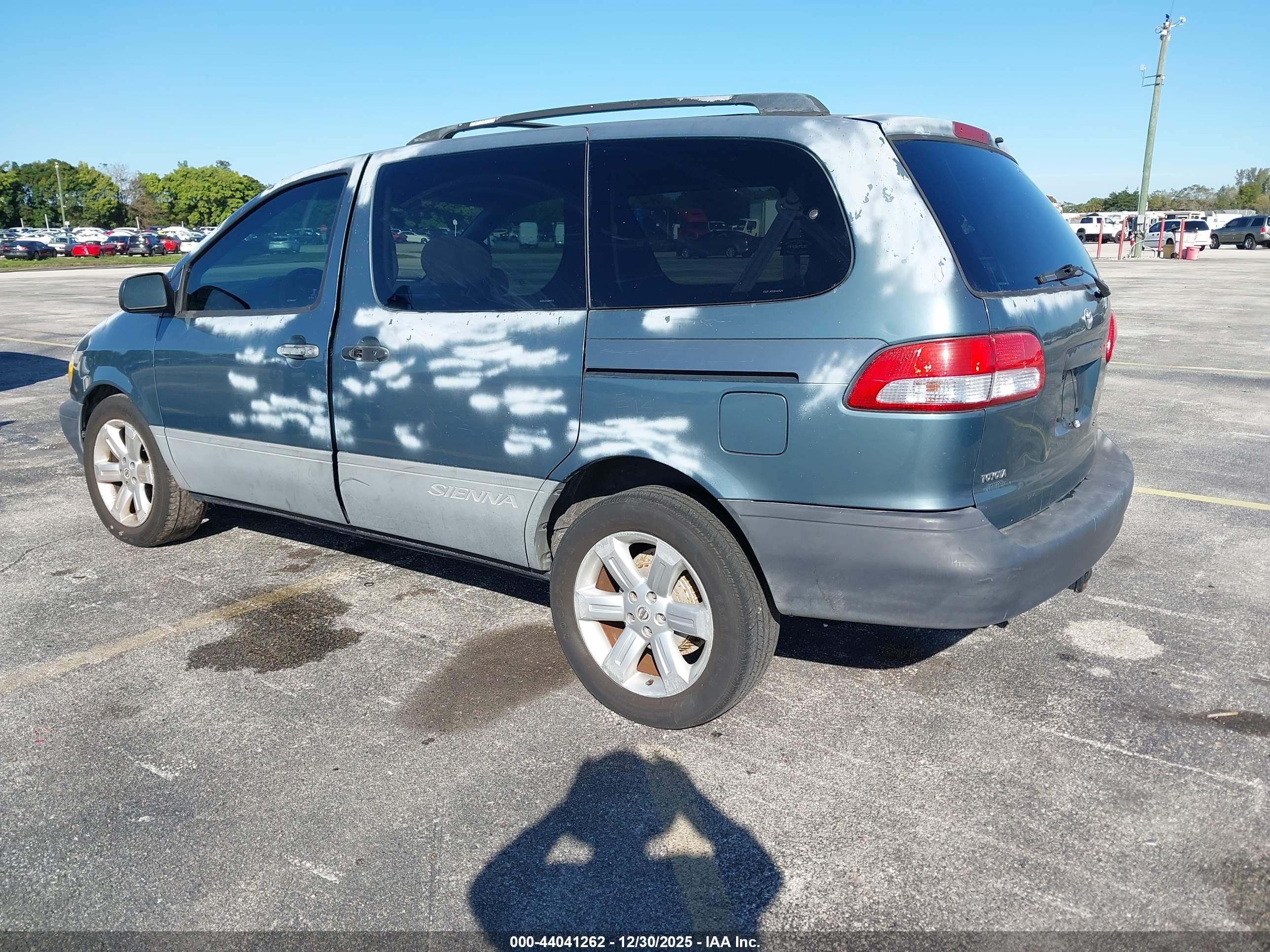 TOYOTA SIENNA image 3