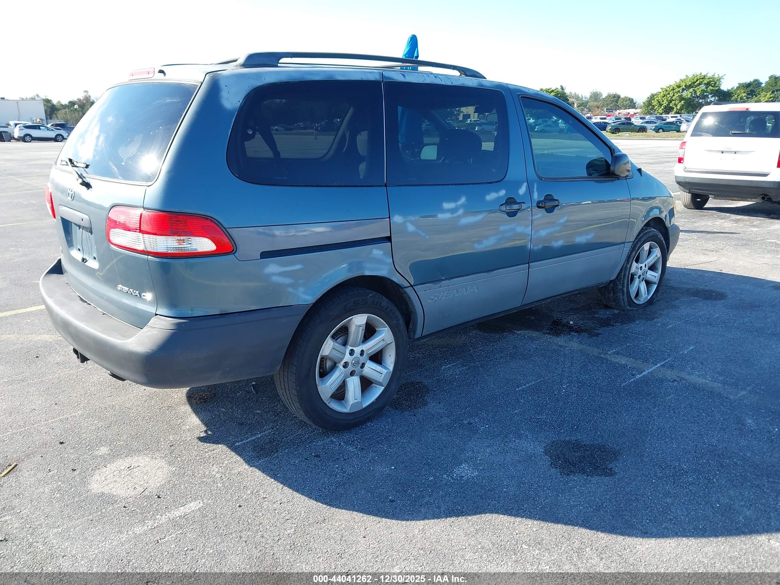 TOYOTA SIENNA image 4