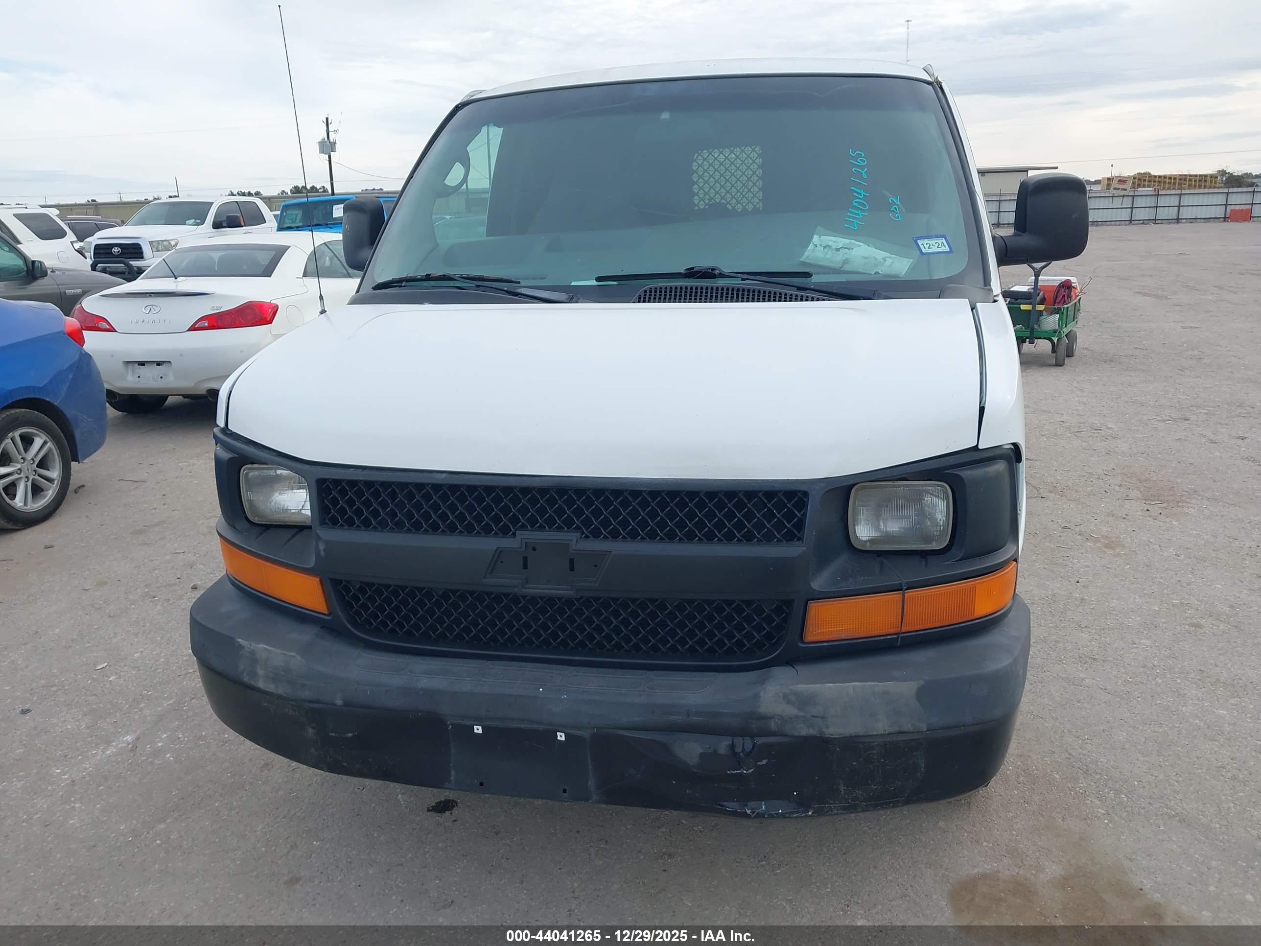 CHEVROLET EXPRESS image 6