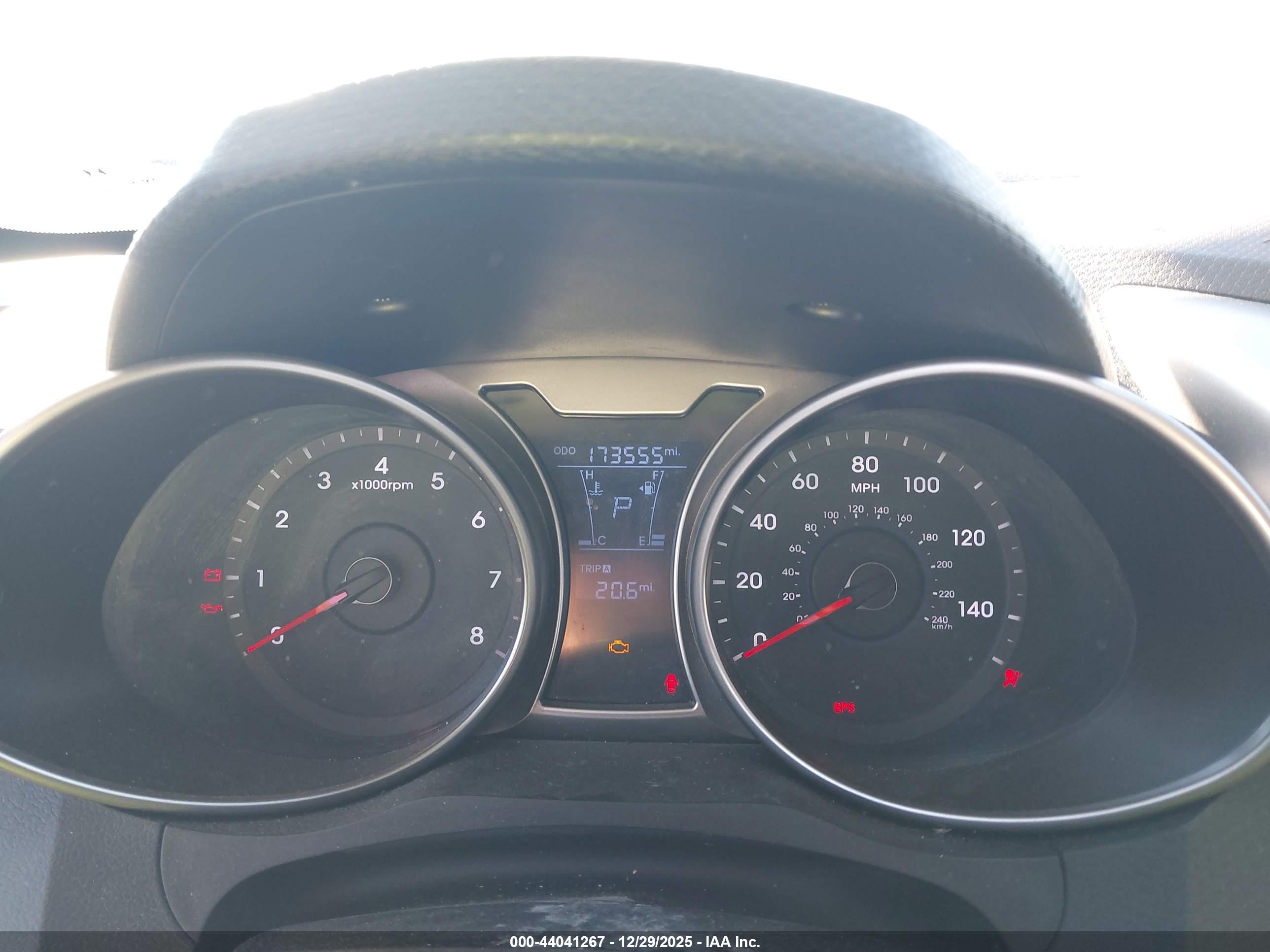 HYUNDAI VELOSTER image 7