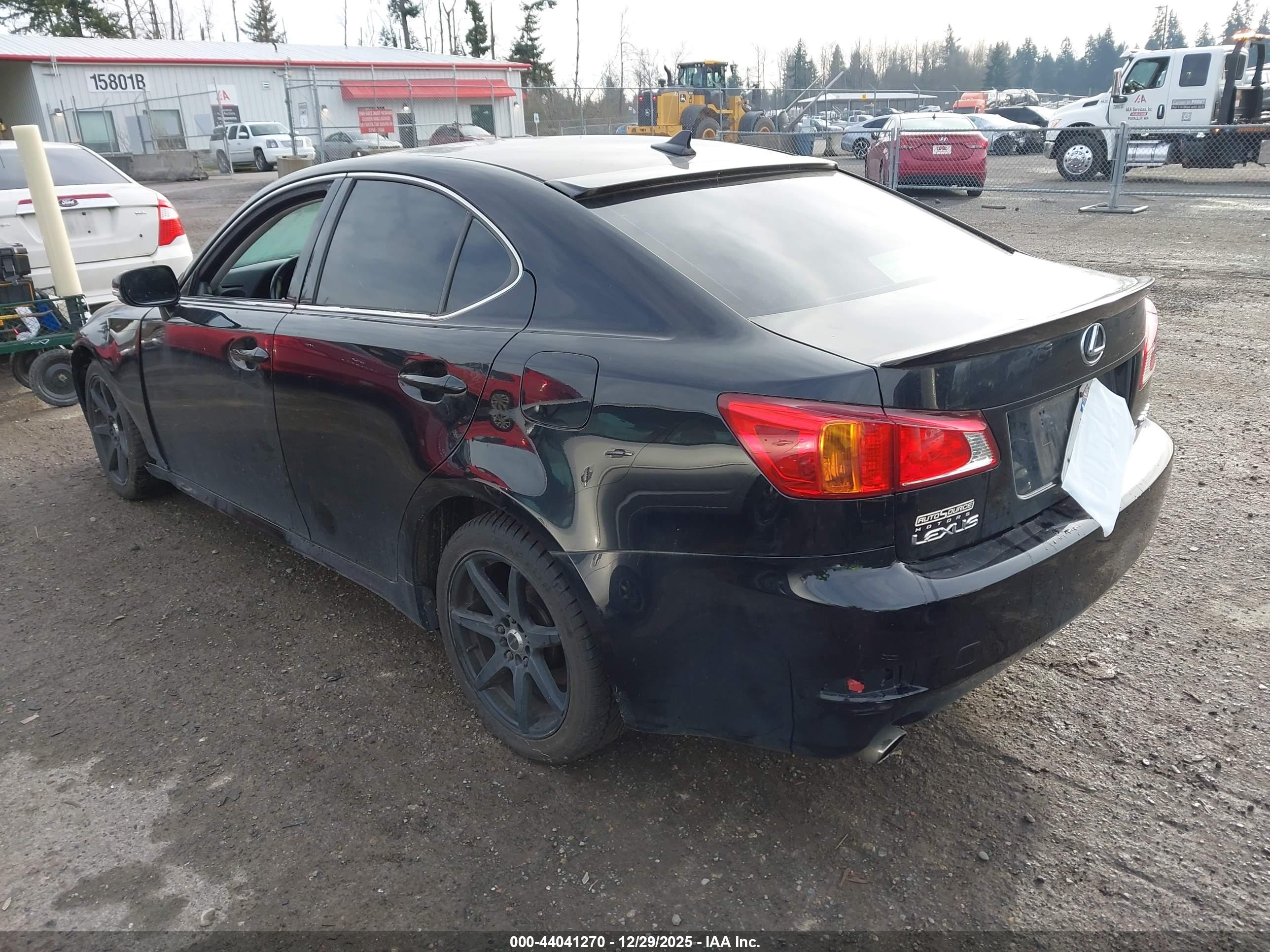 LEXUS IS image 3