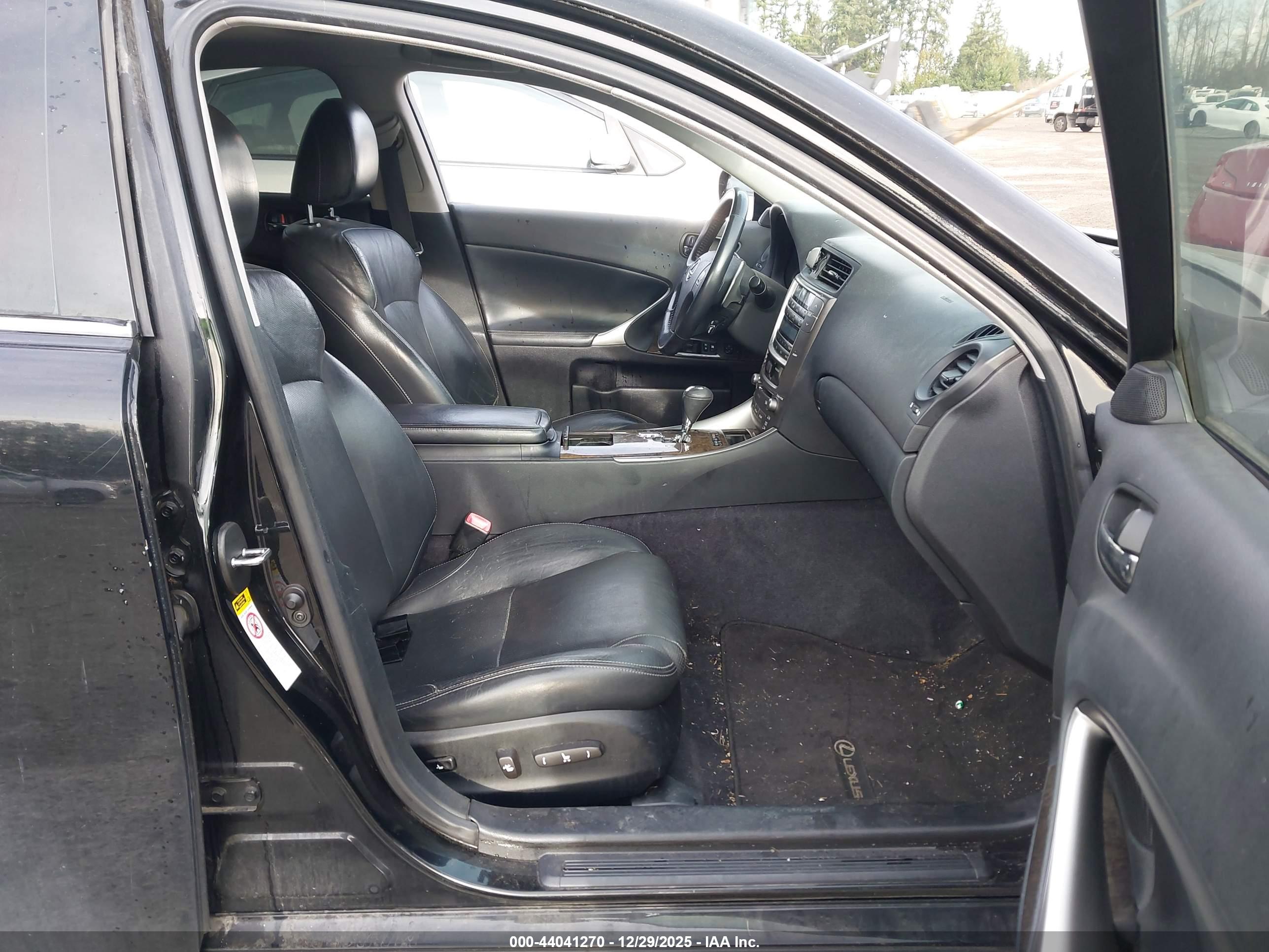 LEXUS IS image 5