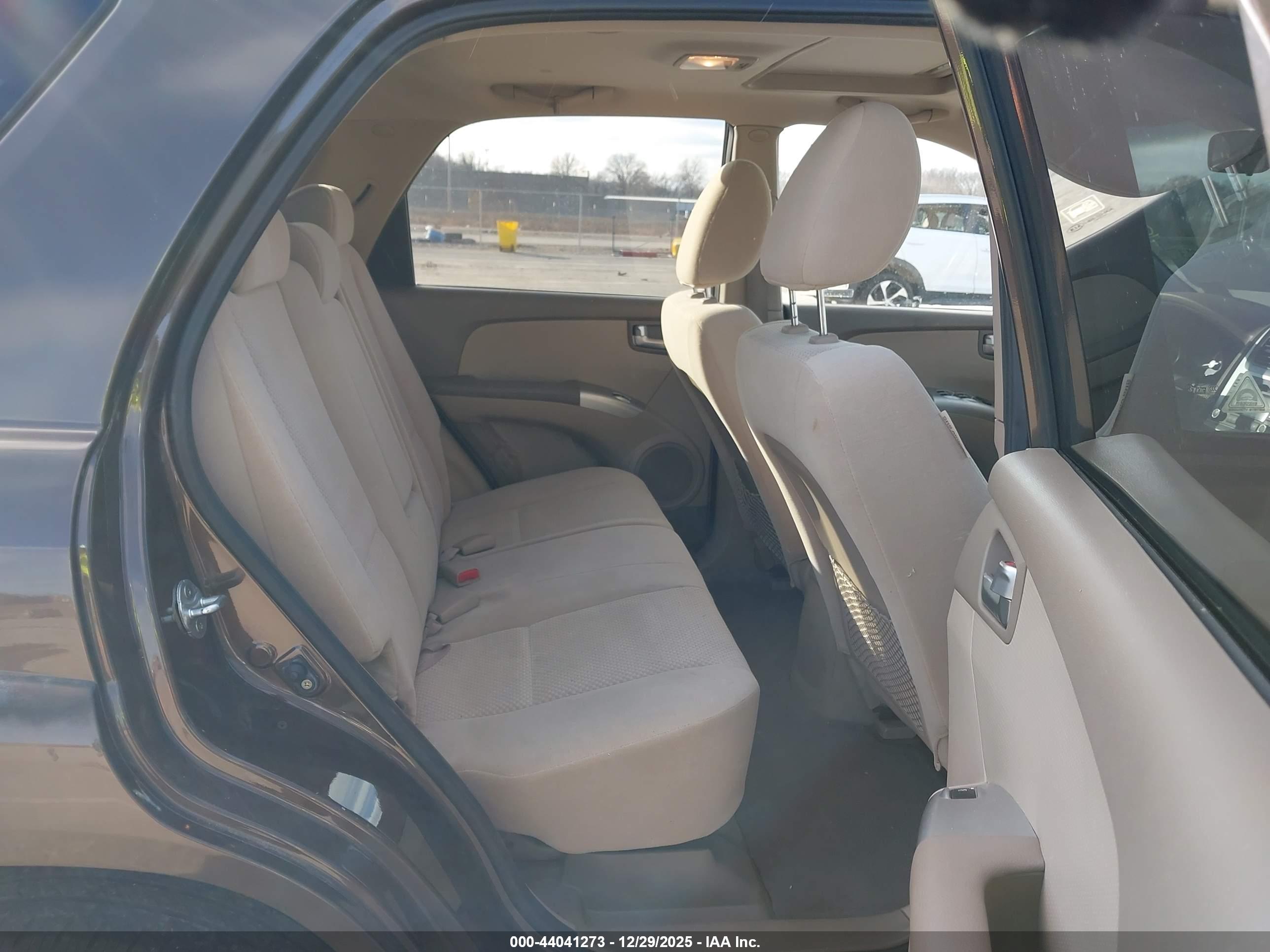 KIA SPORTAGE image 8