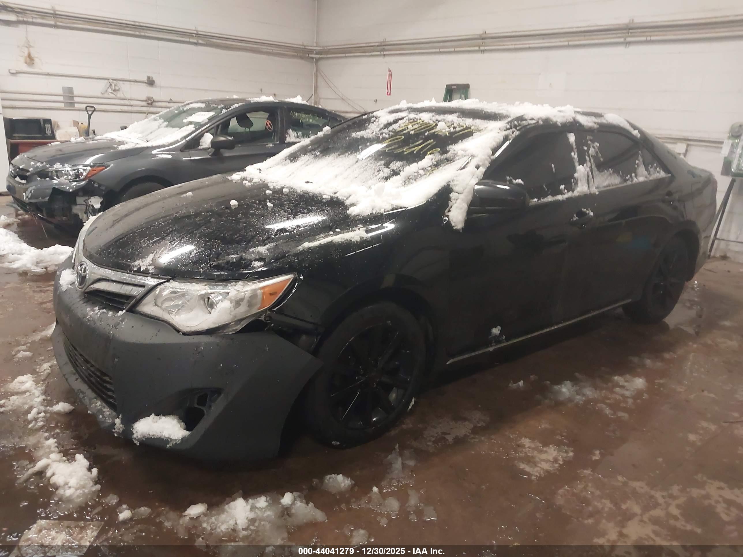 TOYOTA CAMRY image 2