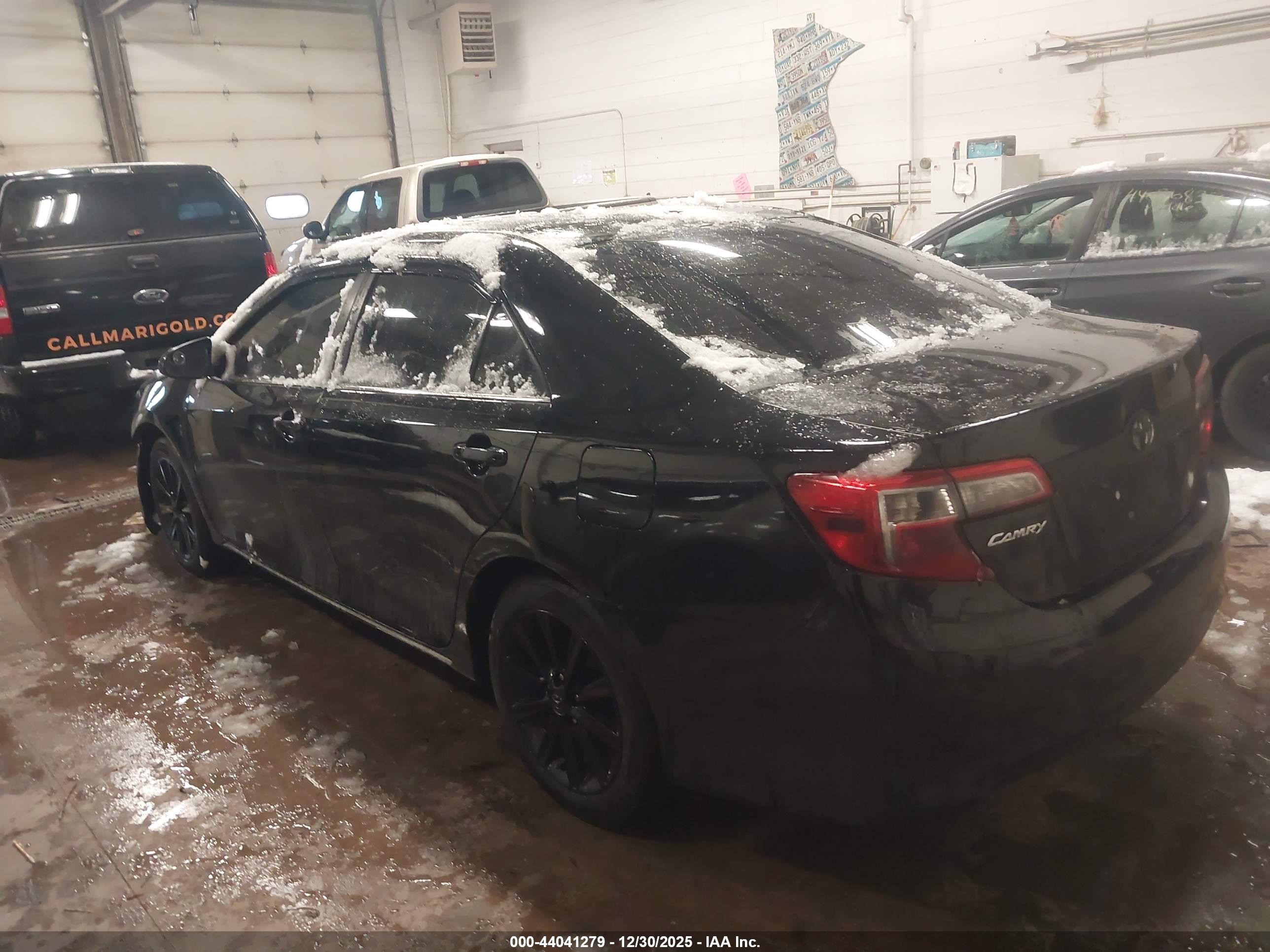 TOYOTA CAMRY image 3